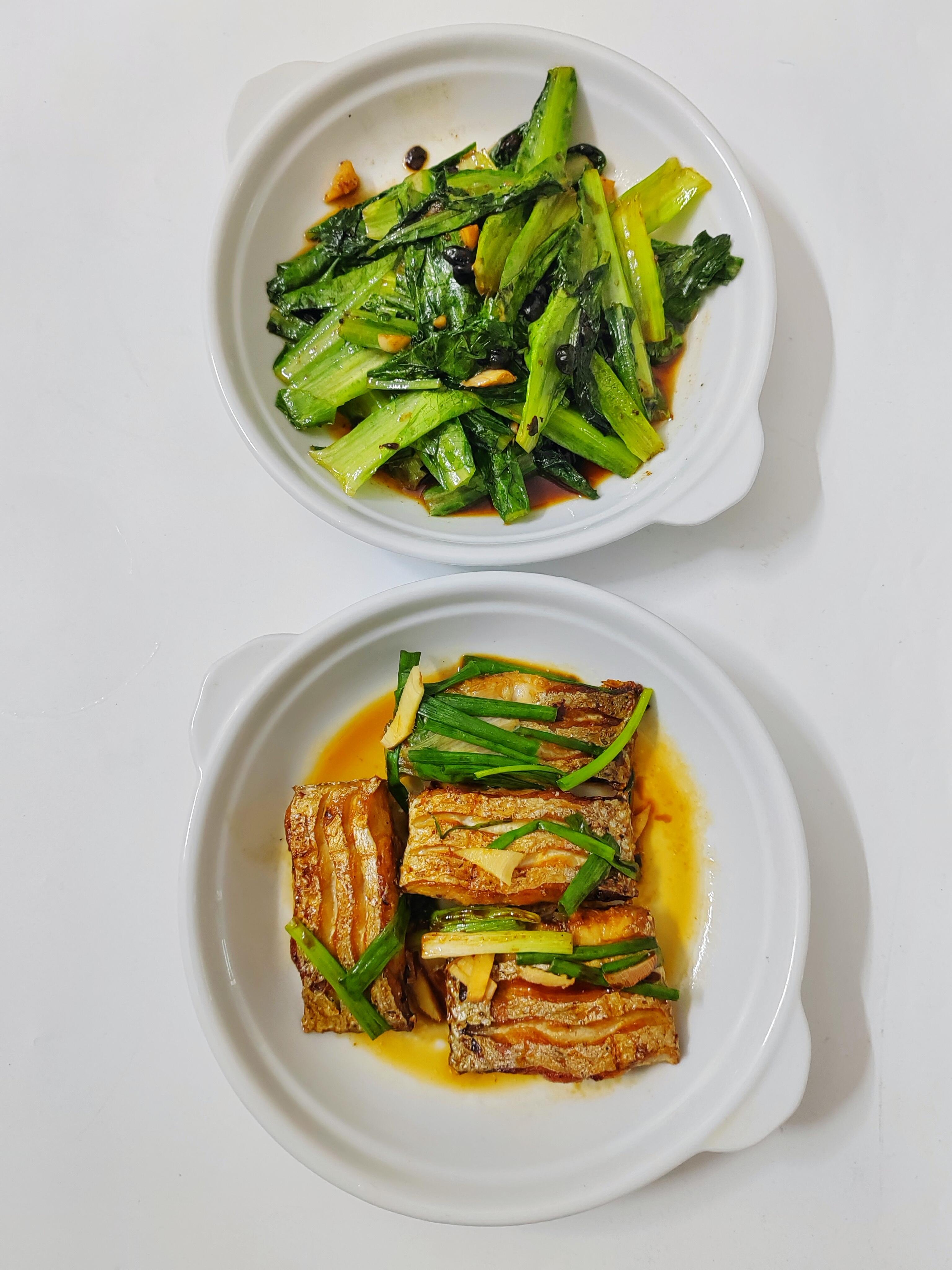 今天就煎带鱼还炒了麦菜觉得豆豉炒麦菜还是挺对味的