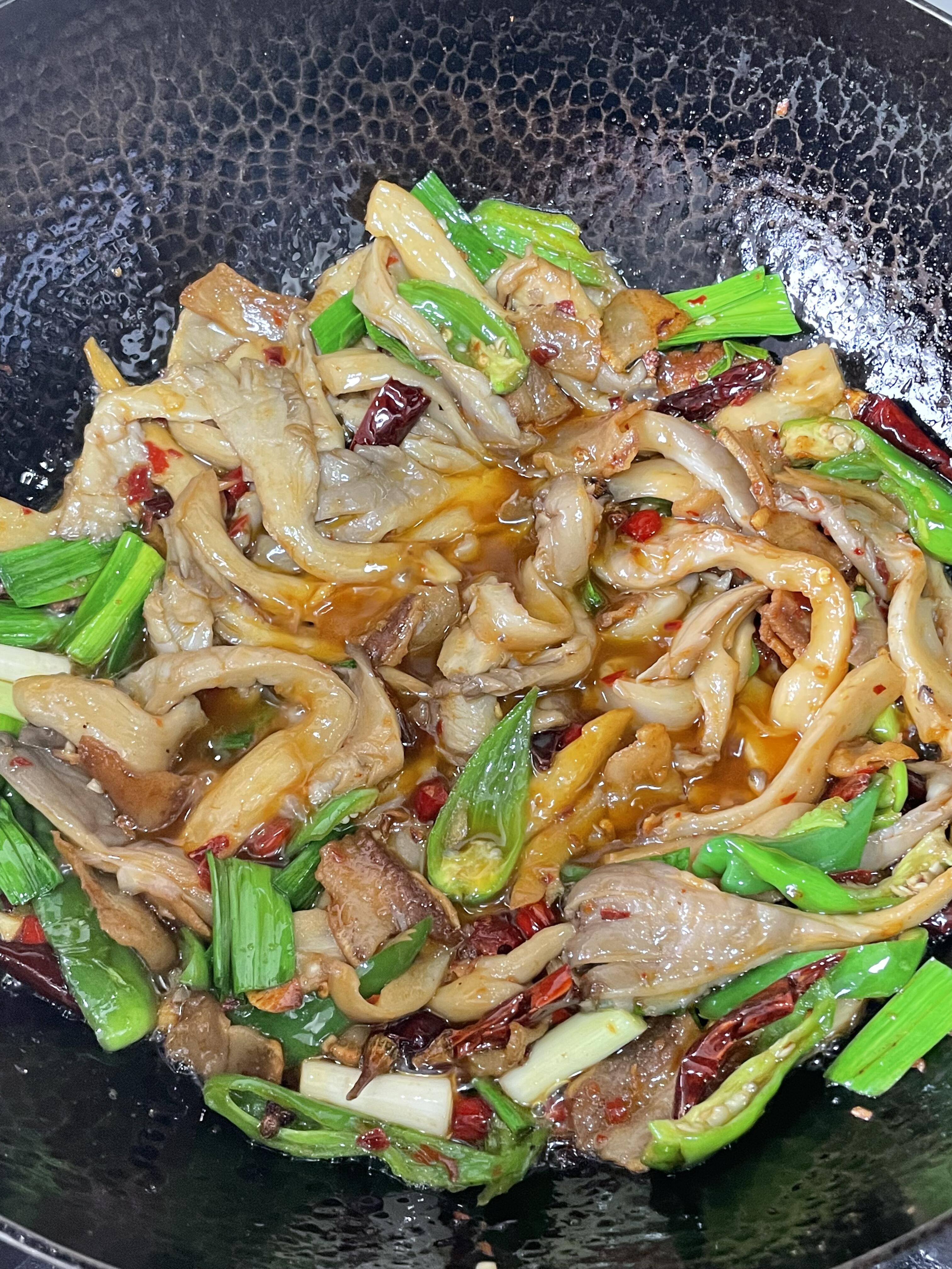 这样做出来的肉不会腥也不会柴平菇也入味真的是巨下饭