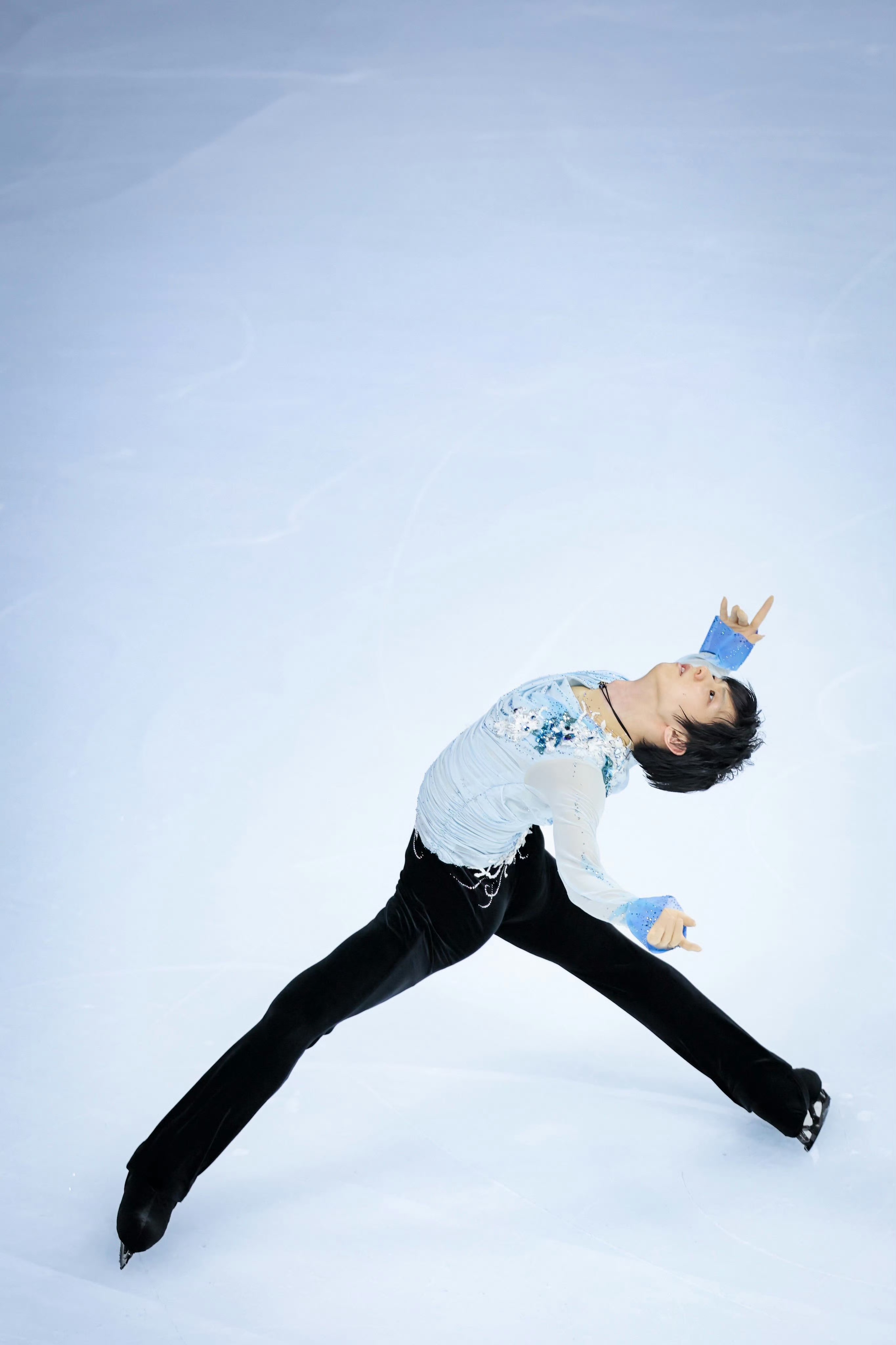 精挑细选这次the first skate 冰演的美图,真的好美哦#羽生结弦