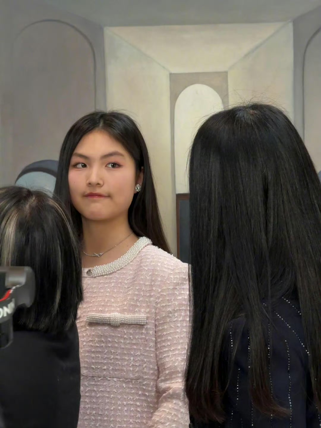 李湘带女儿参加活动母女打扮富态似姐妹花15岁王诗龄超像妈妈