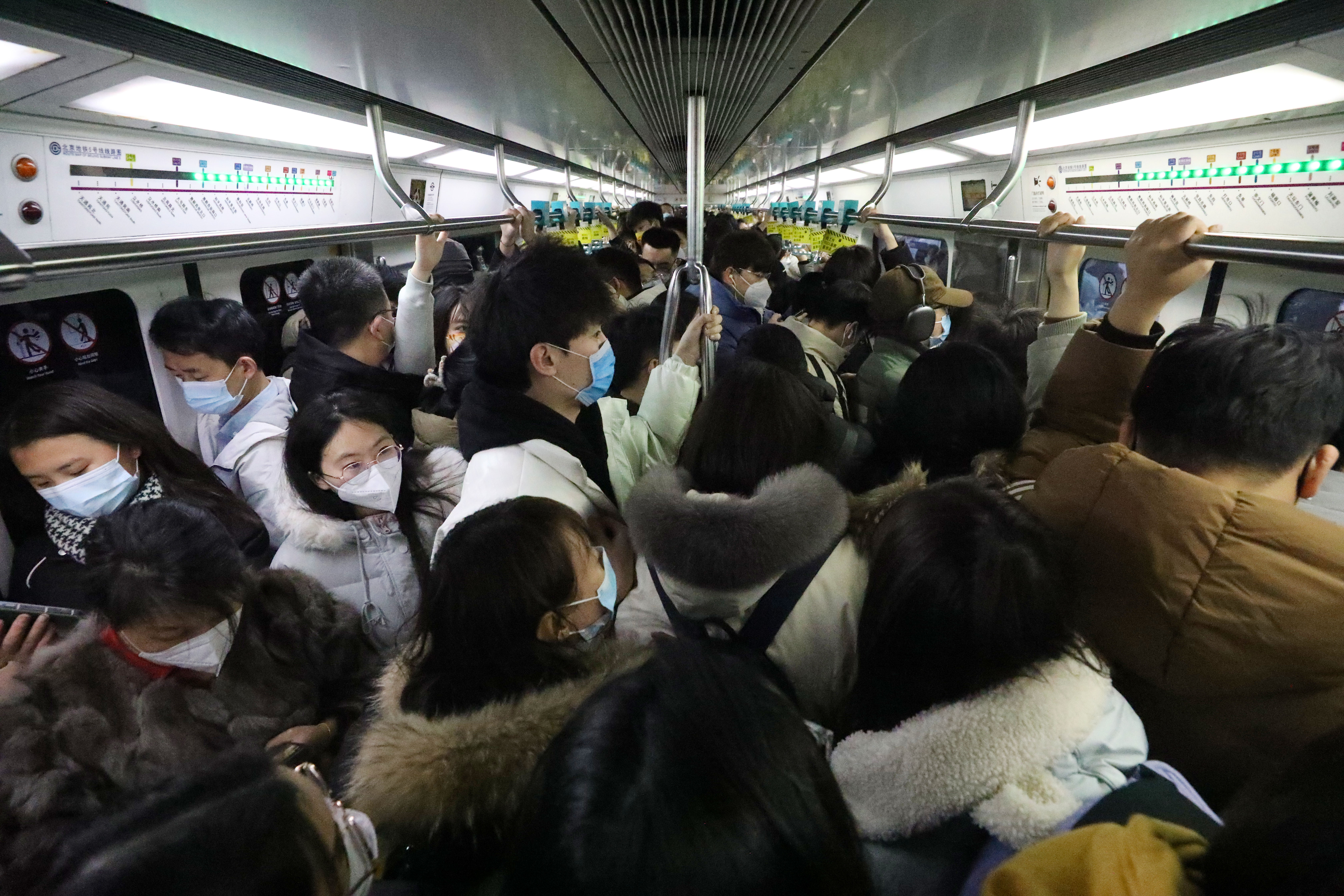 2017年前,我在上海静安嘉里中心上班,家住浦东最东南角,单程通勤2小时