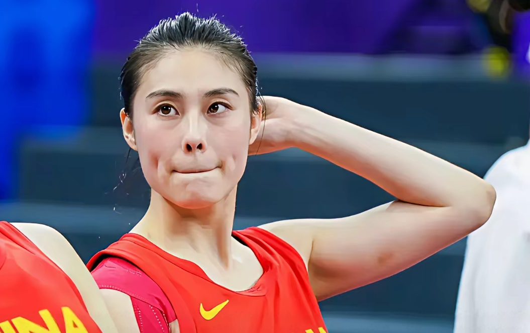 王思雨是女篮的核心主力后卫,在赛场上是拼命三娘!