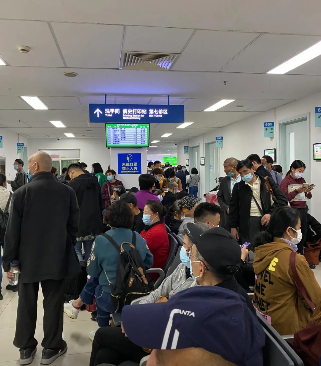 关于地坛医院陪诊代挂号独自看病不孤单，全程有人陪伴的信息