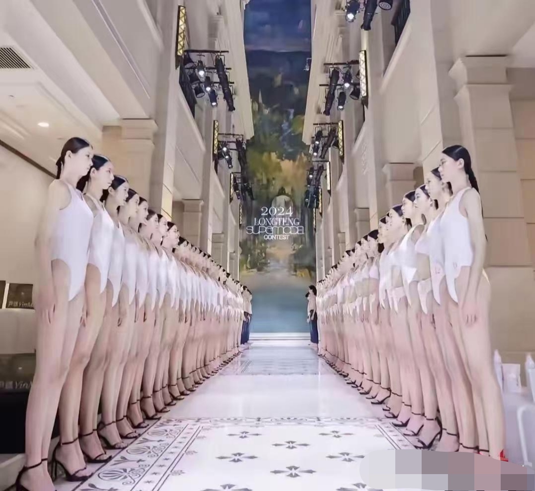 背手模特新娘底裤整齐立正排队看镜头模特一排浙大礼仪队选拔照疯传!