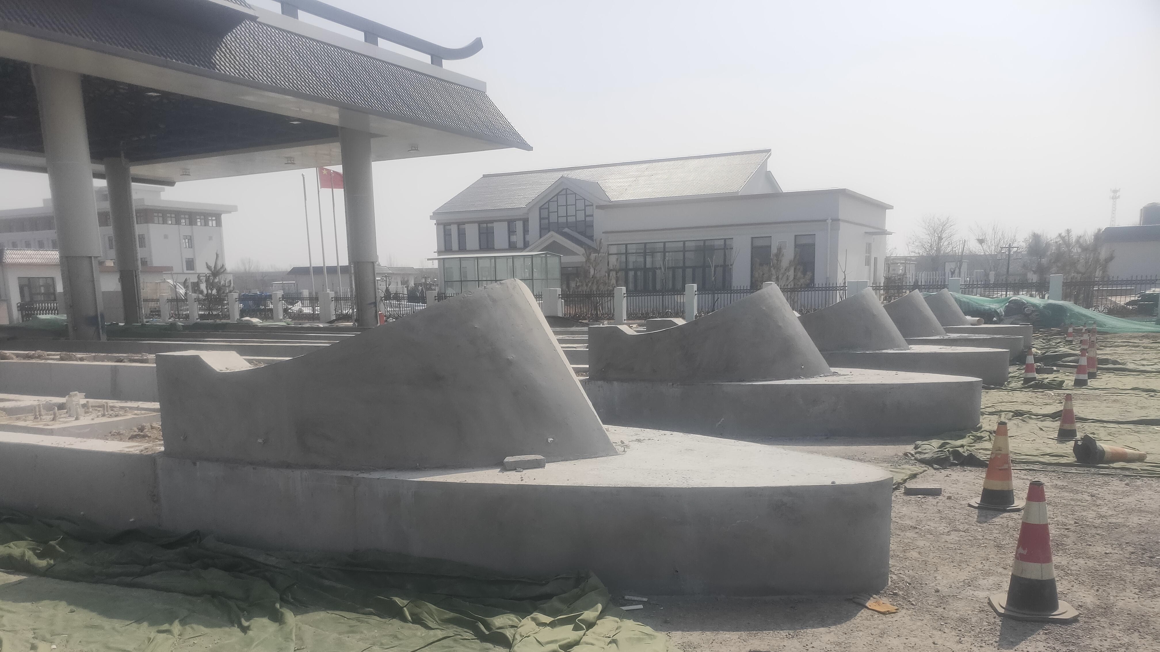 而安全岛,作为收费站的重要环节,既保障了通行车辆的安全,也为工作