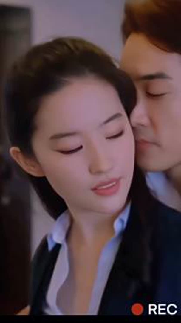 神仙姐姐刘亦菲最美吻戏片段,清纯又迷人,看得人嫉妒又脸红