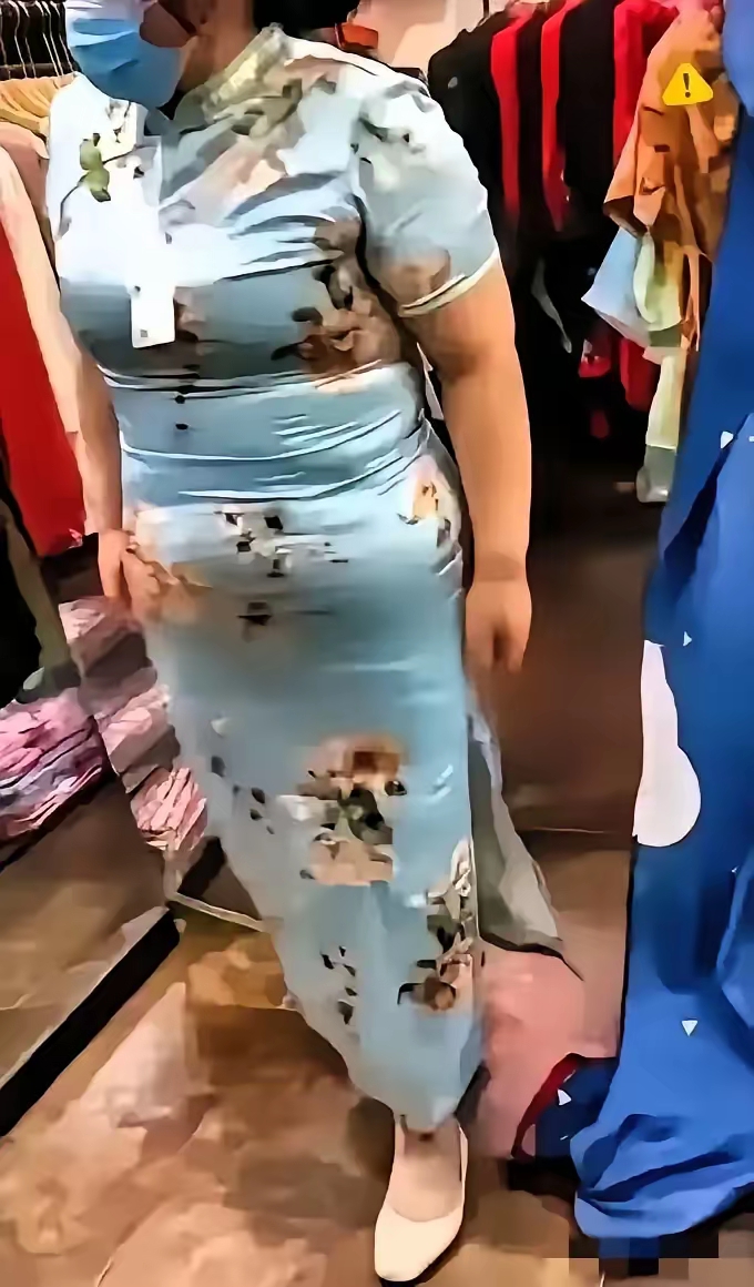 女子网购旗袍超满意,激情晒图好拼 旗袍难看的女人胖子穿旗袍的搞笑