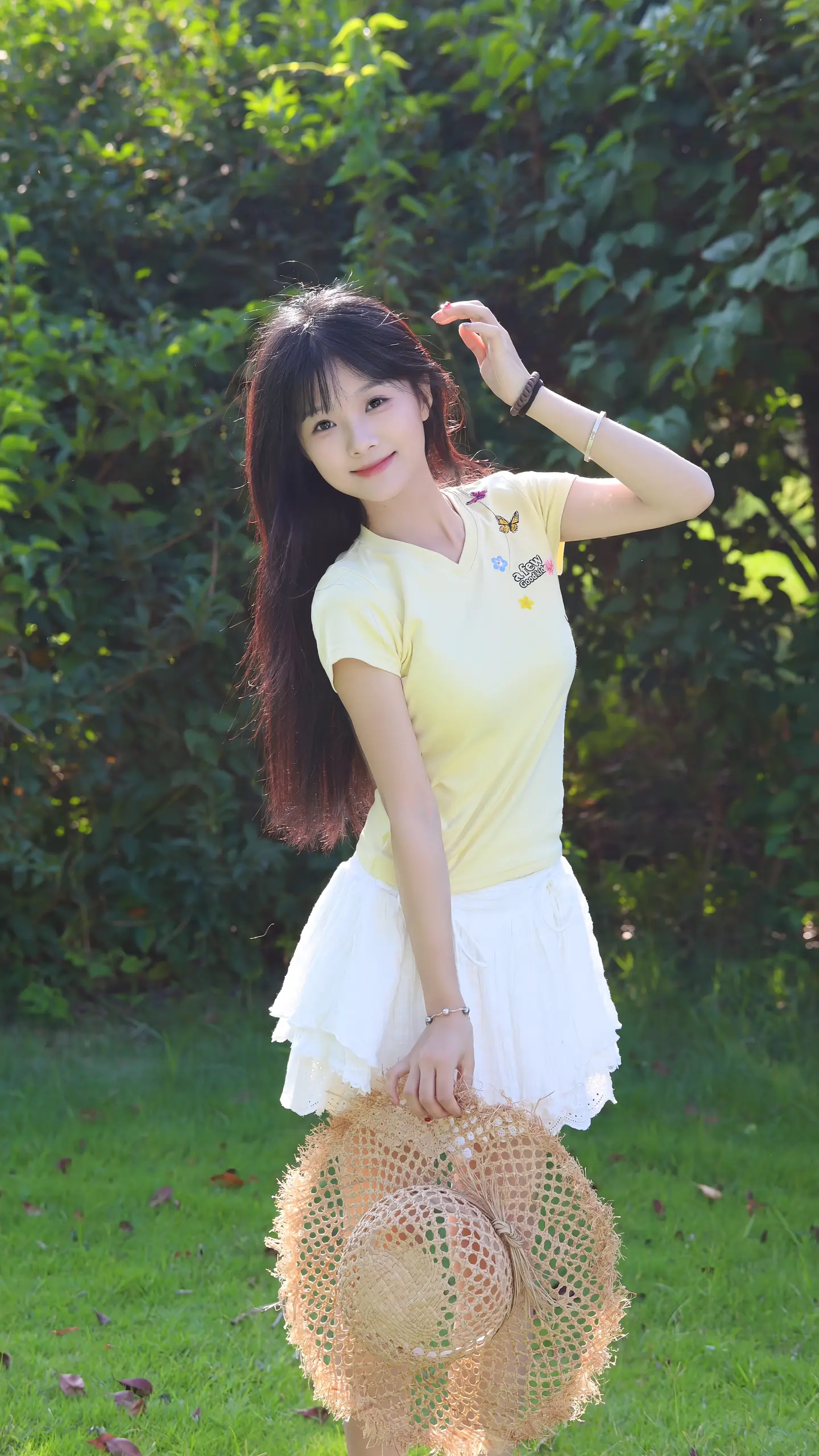 阳光正好,微风不燥,今天选择了一套清新的夏日装扮,黄色