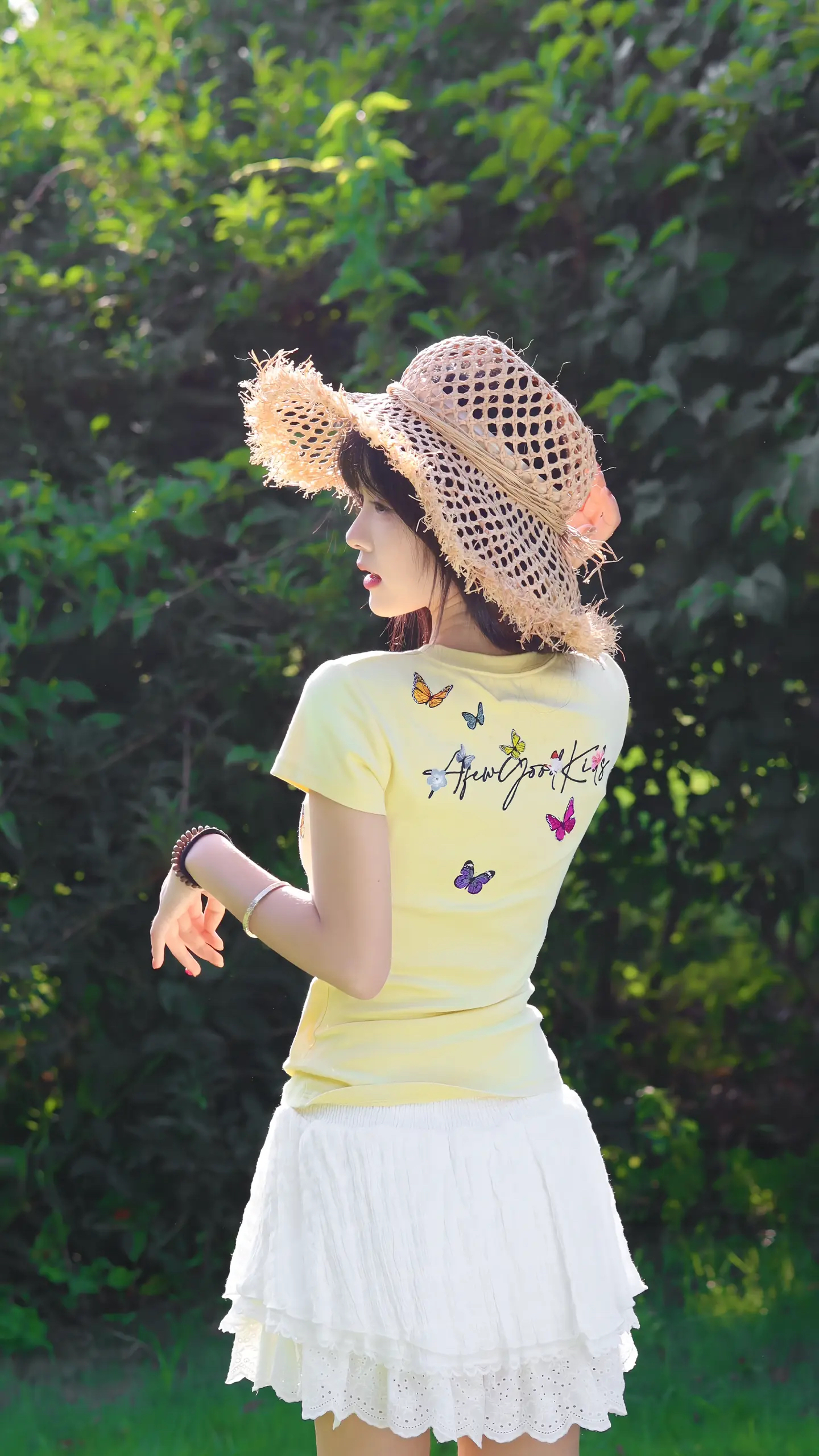 阳光正好,微风不燥,今天选择了一套清新的夏日装扮,黄色