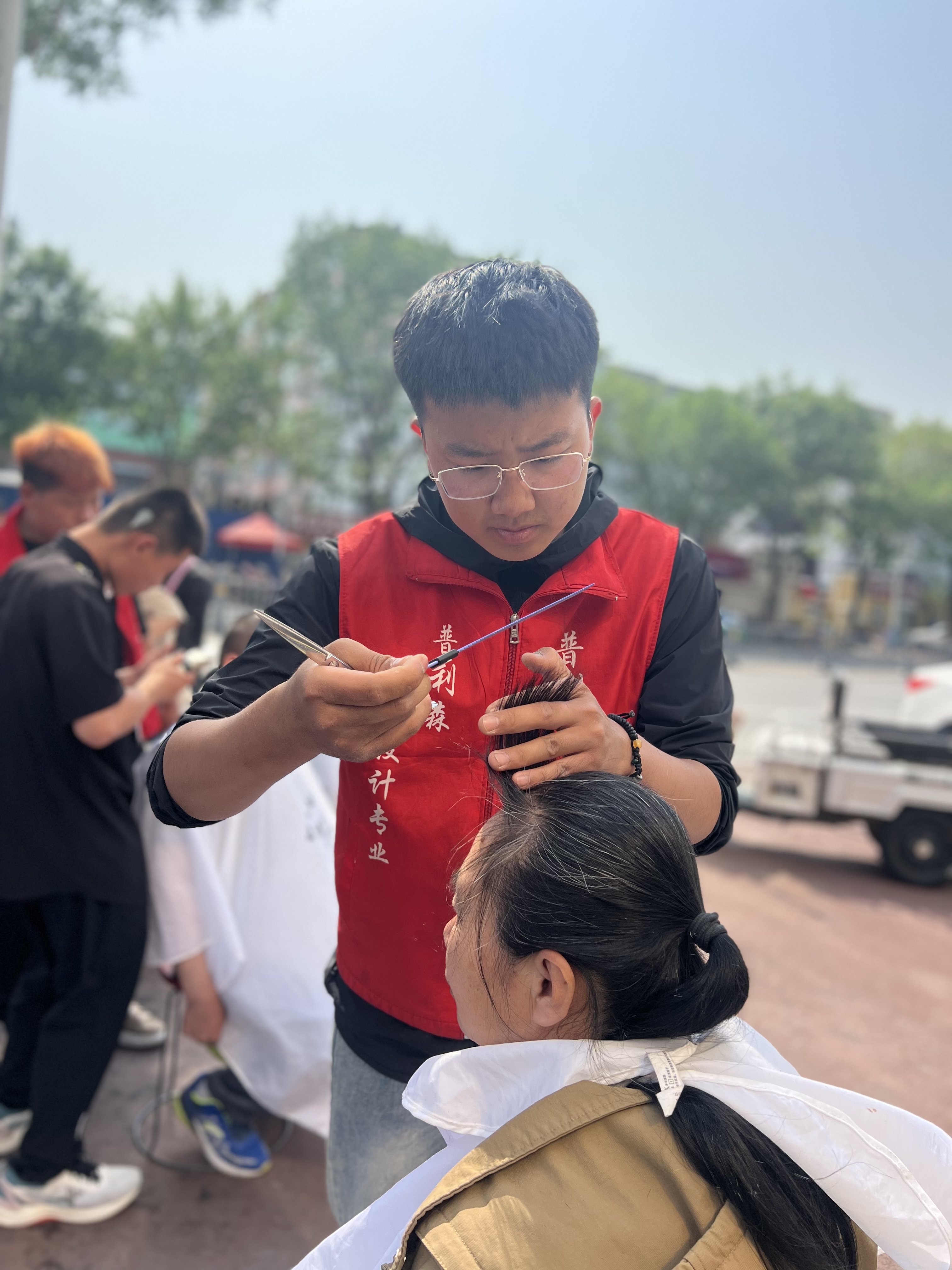 德州正规的美发培训学校 德州王强老师拍发实习现场