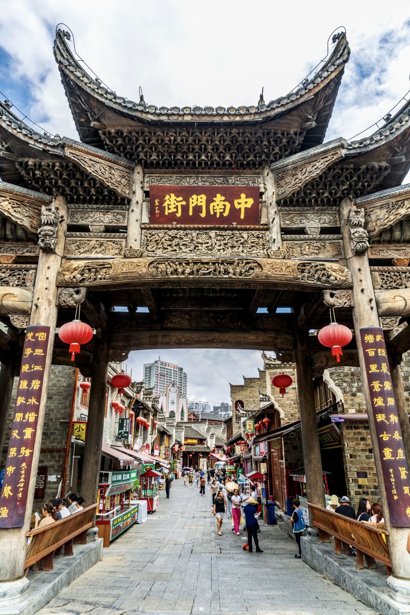 贵州铜仁古城中南门街木牌坊,铜仁古城沧桑变迁的见证者,更是文脉传承