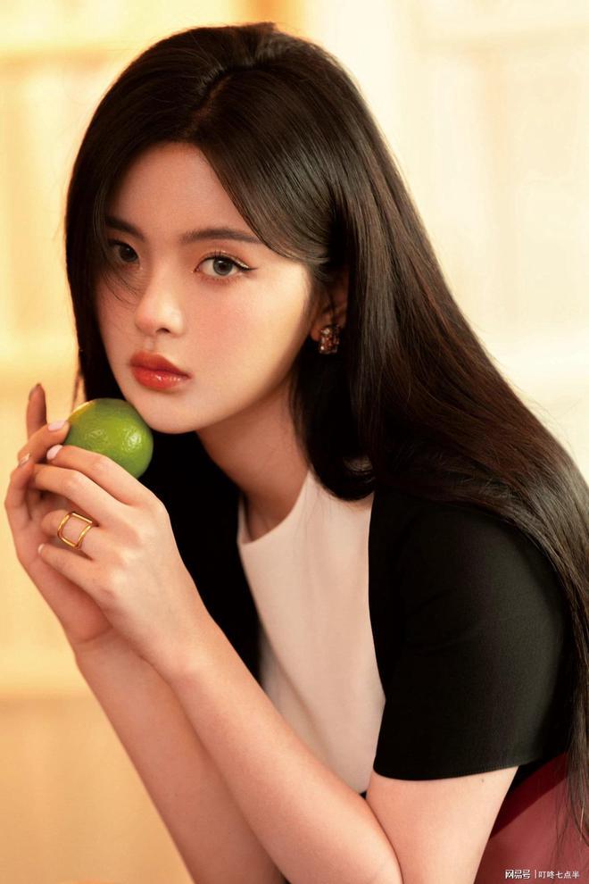 ,1998年7月31日出生于江苏省盐城市大丰区,中国