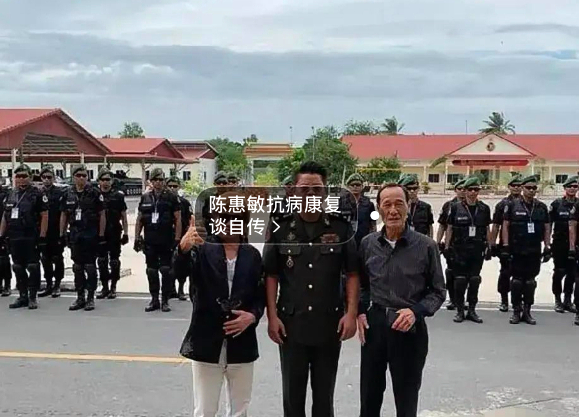 梁小龙也受到过崩牙驹尹国驹的邀请,功夫打星亲临现场,一组照片引发