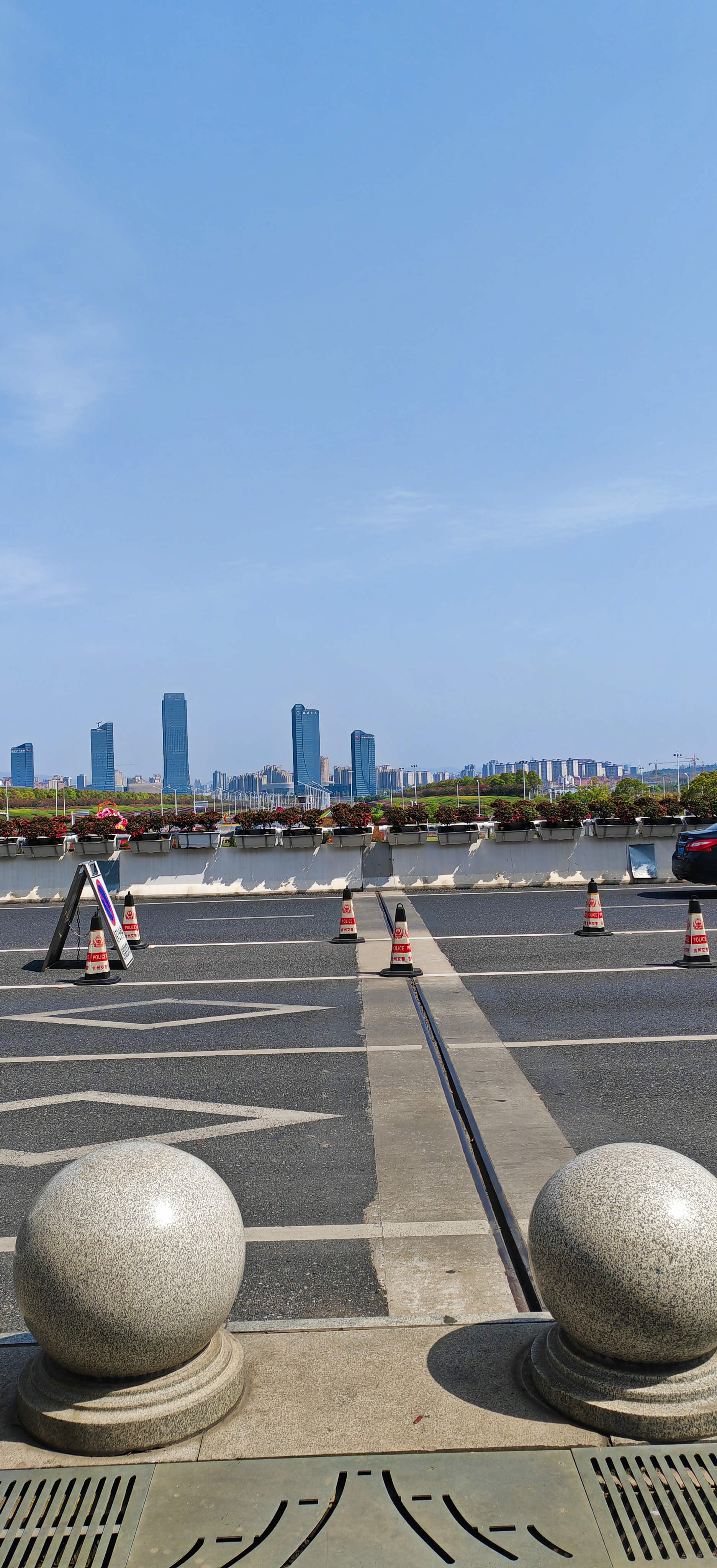 几年没联系的前同事突然打来电话,要请我吃饭,被我拒绝了