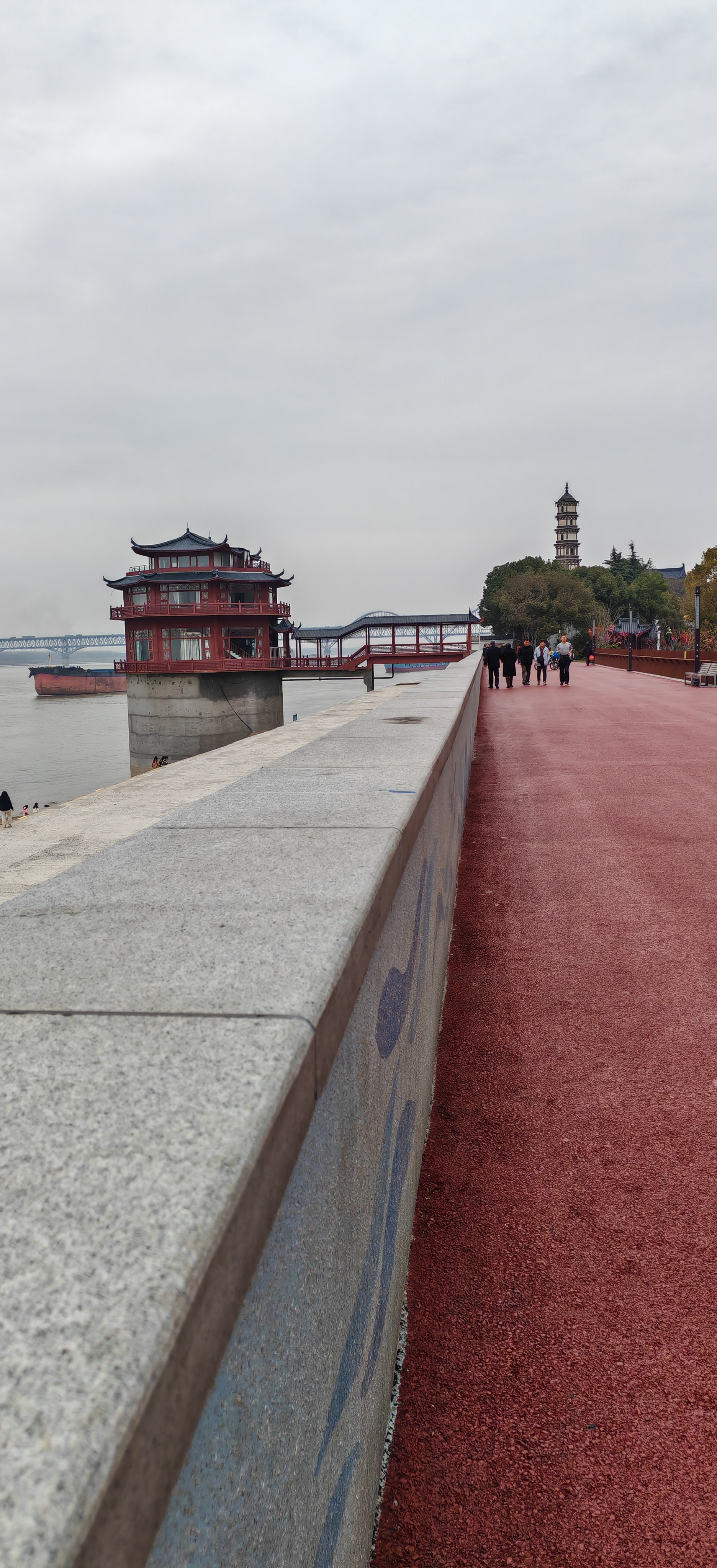 包括家电,图书等,都有不少