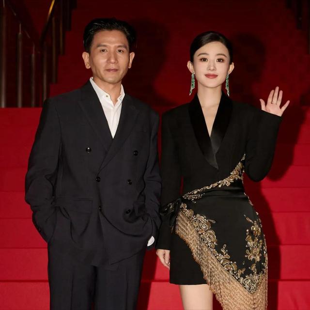 娱乐最前沿:疑似赵丽颖新恋情曝光,与导演赵德胤关系暧昧,前夫冯绍峰