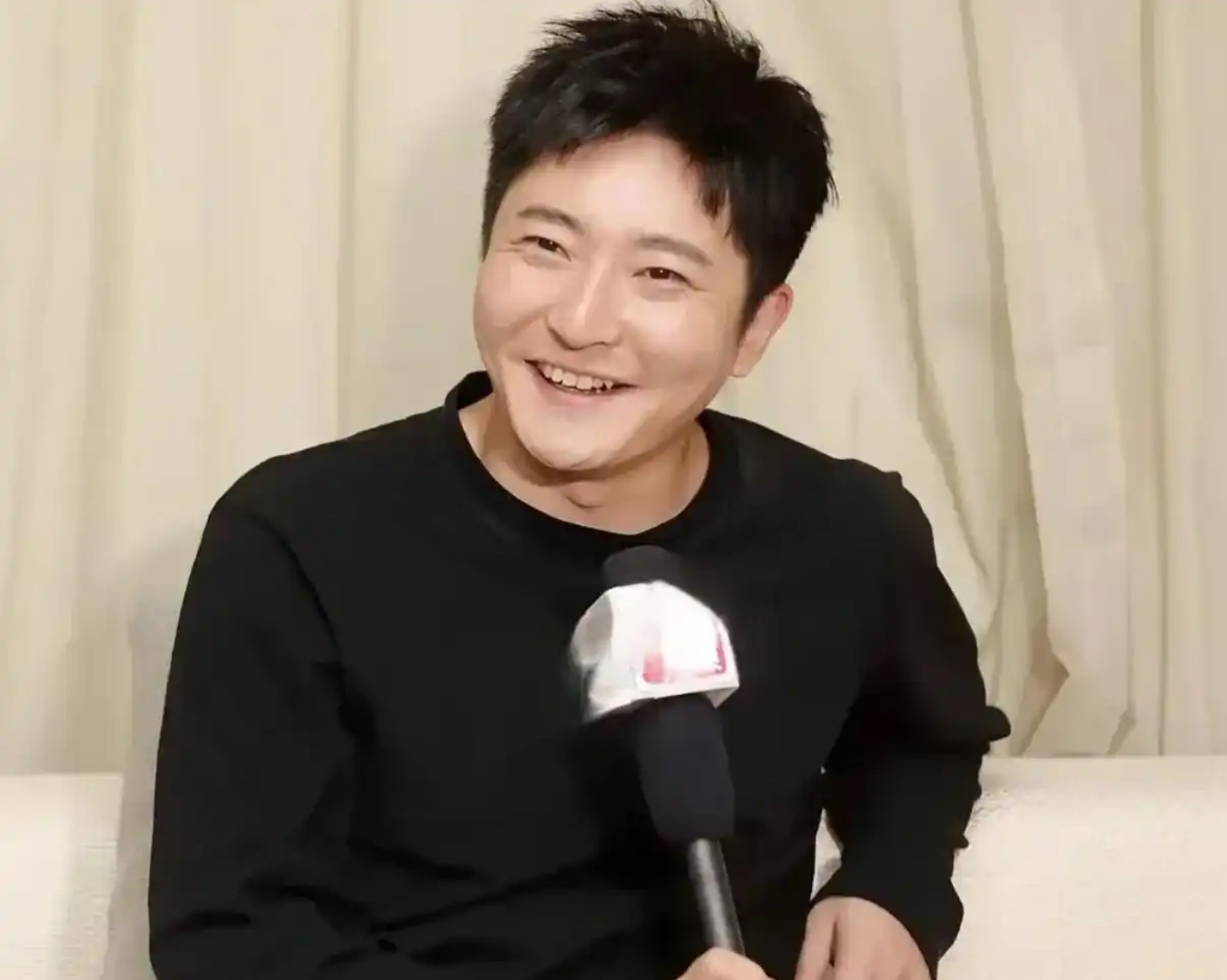 "郭京飞立刻一脸愁眉