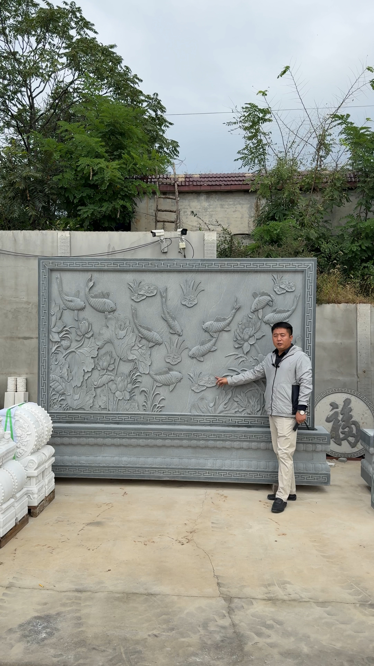 石雕屏风石头鲤鱼照壁花岗岩年年有余影壁墙芝麻黑年年有鱼浮雕