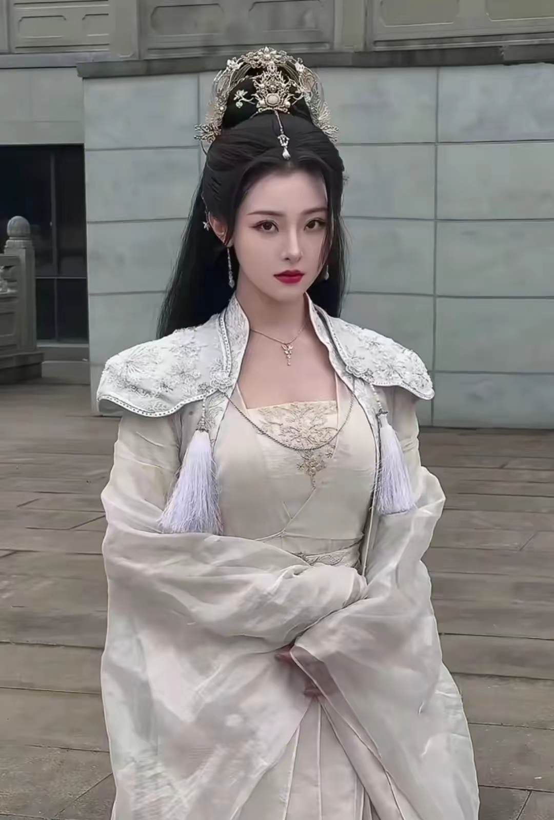 不过今天我发现了一位"蛇蝎美人",颜值高不说,身材还特别棒!