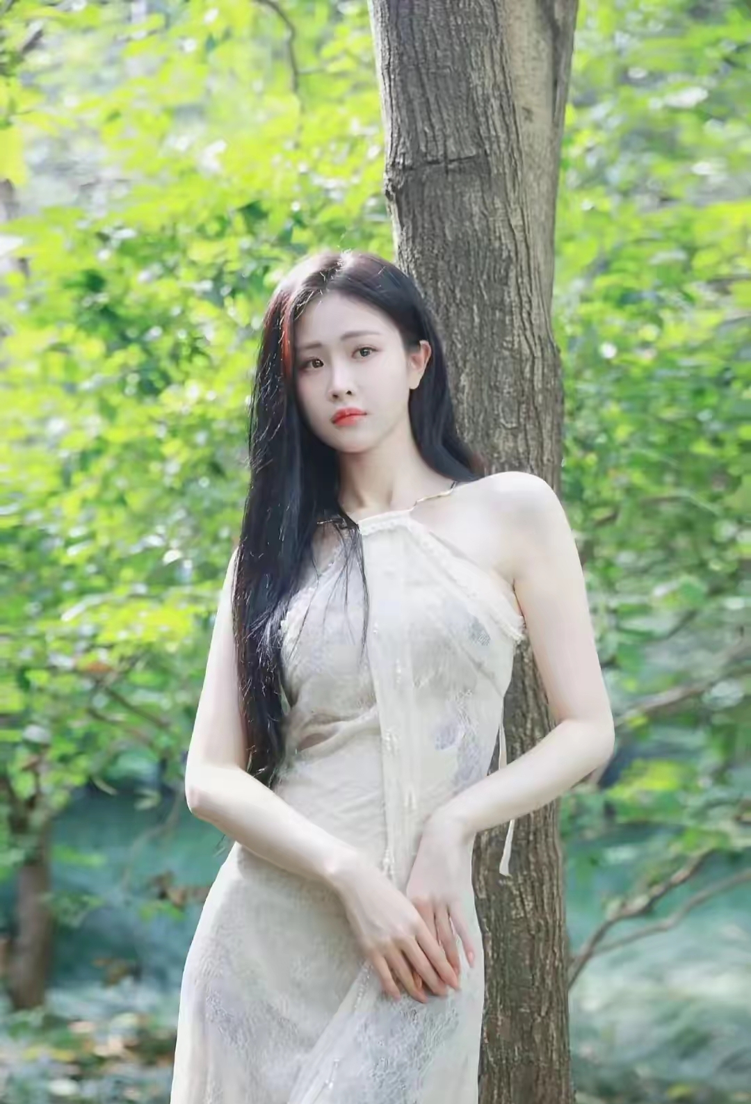 徐紫茵是位96后的演员兼歌手年轻漂亮前途一片光明现在已经小有