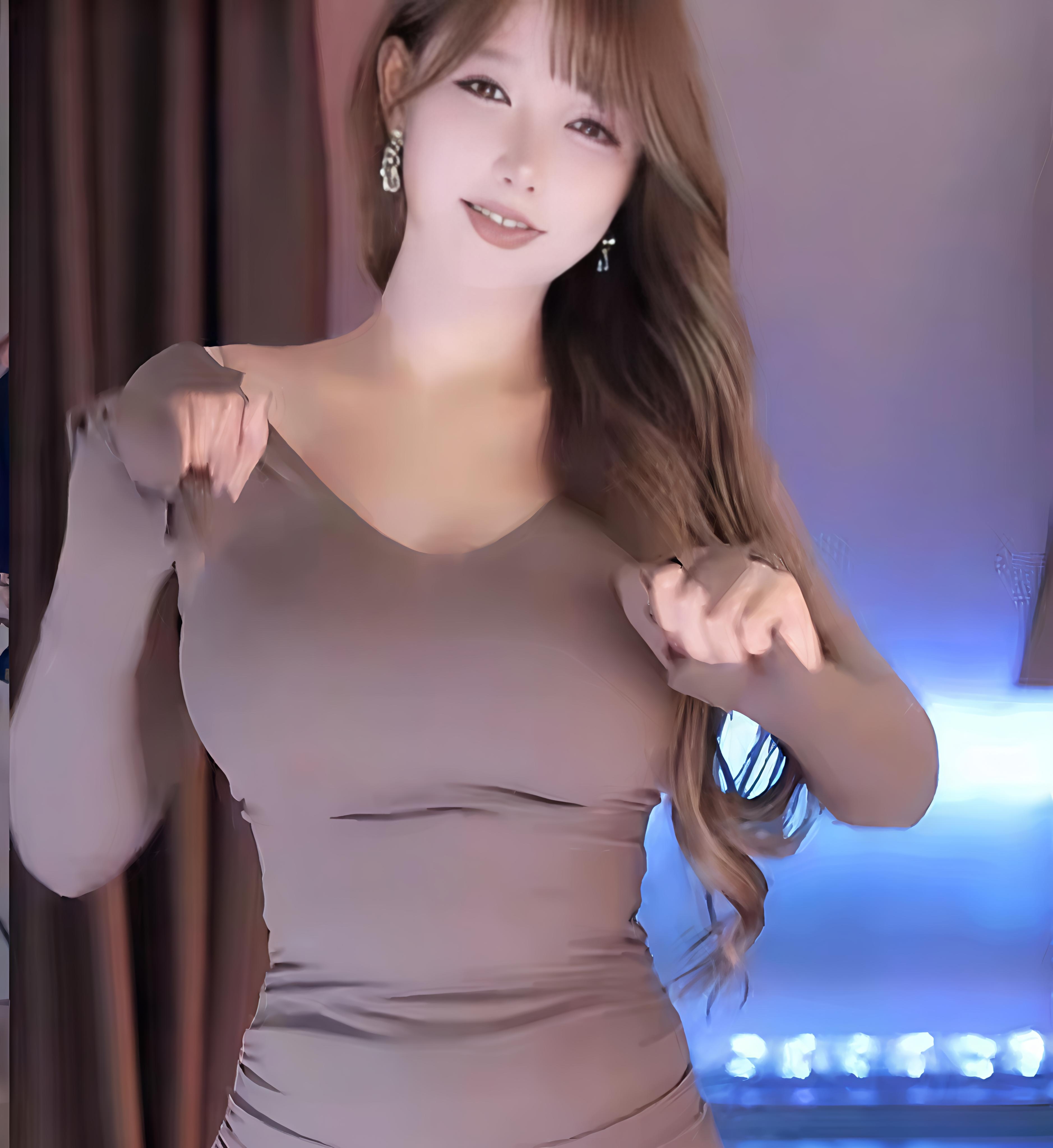 的焦点她就是被称作韩国第一网红的米娜简直是丰乳肥臀的代言人