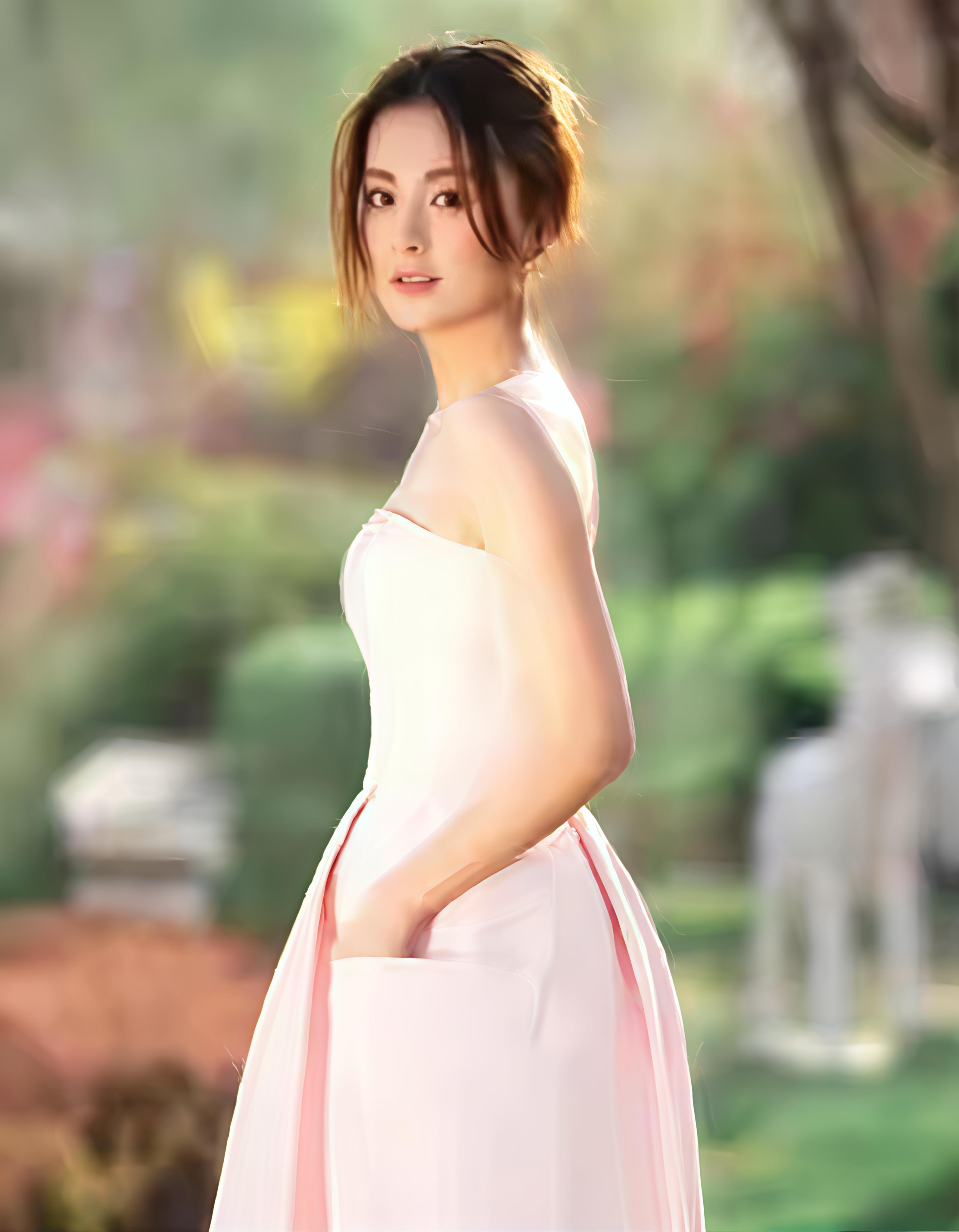 毛林林是中国浙江籍女演员凭借出色的演技和迷人的形象受到观众喜爱