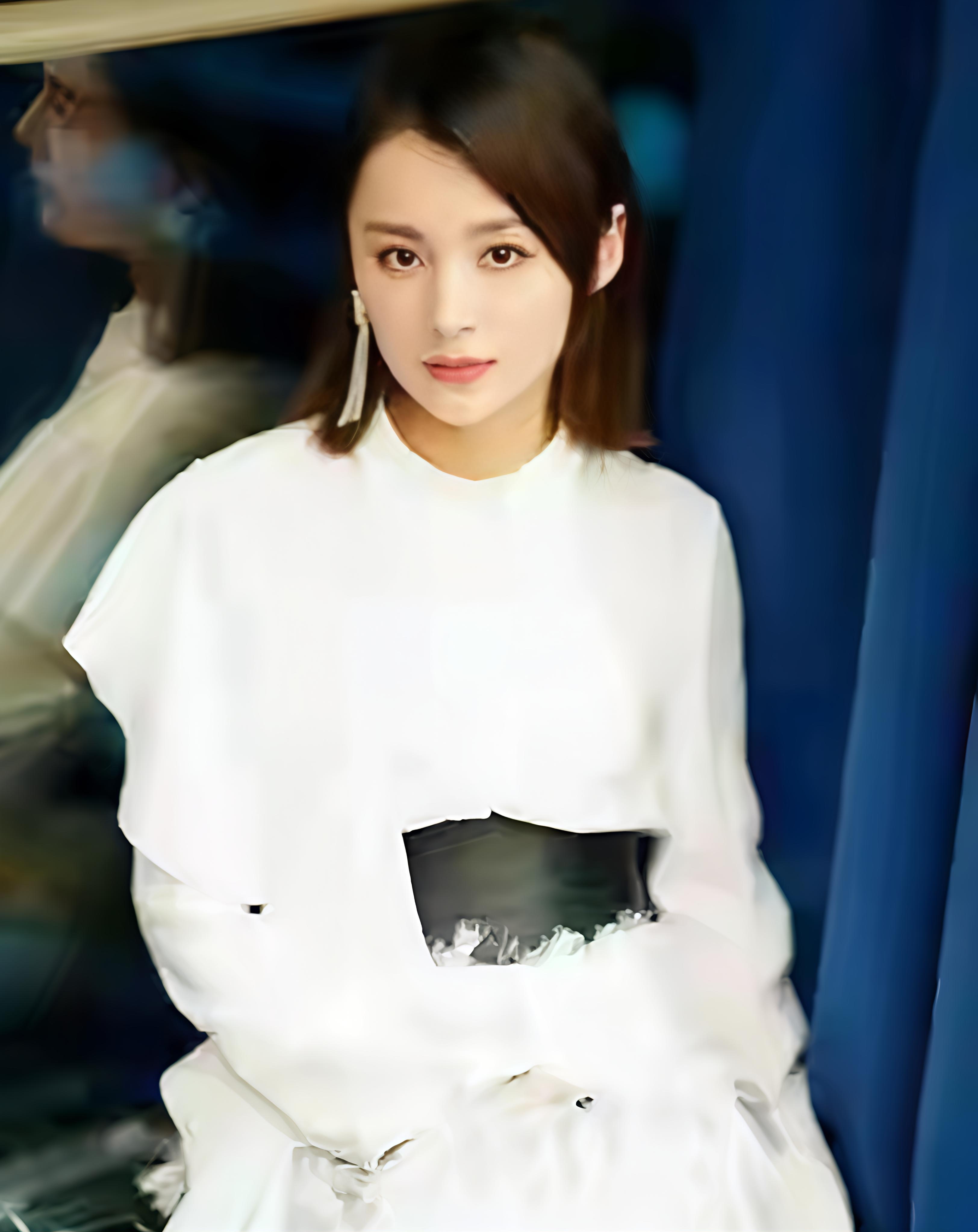 毛林林是中国浙江籍女演员凭借出色的演技和迷人的形象受到观众喜爱