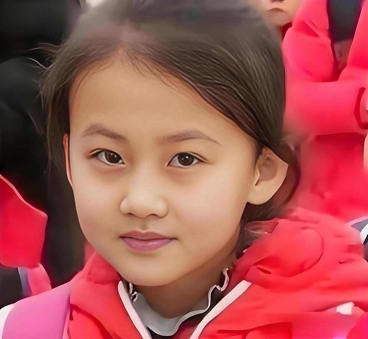 宁夏当年的微笑女孩叫铁嘉欣