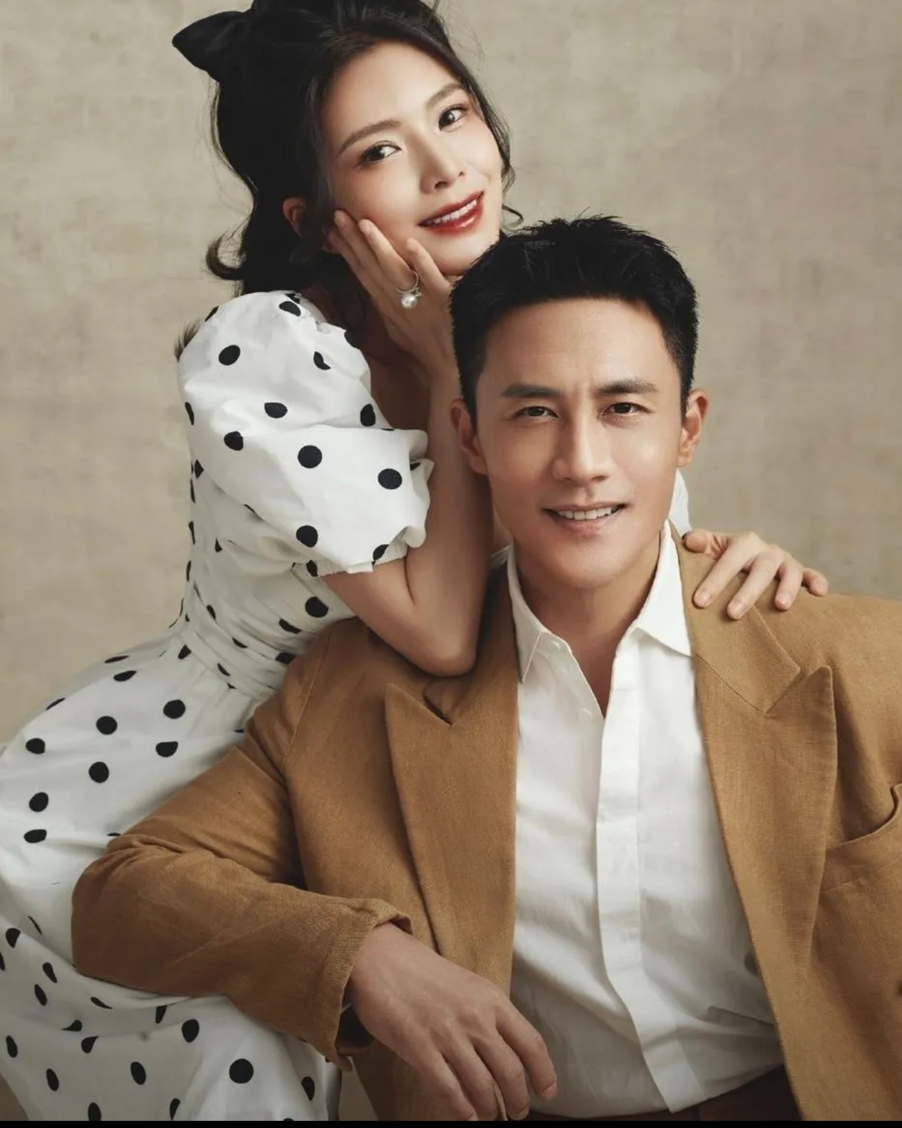 杜淳1981年生于保定演艺世家父亲杜志国母亲杨丽皆为演员自幼随