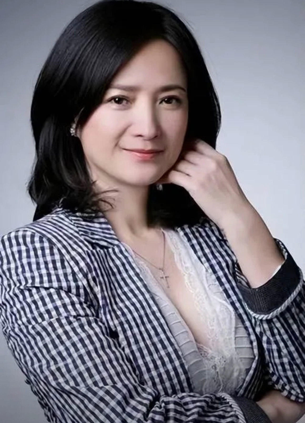 何晴这一招真是够狠的 人都走了还给儿子出了道选择题…