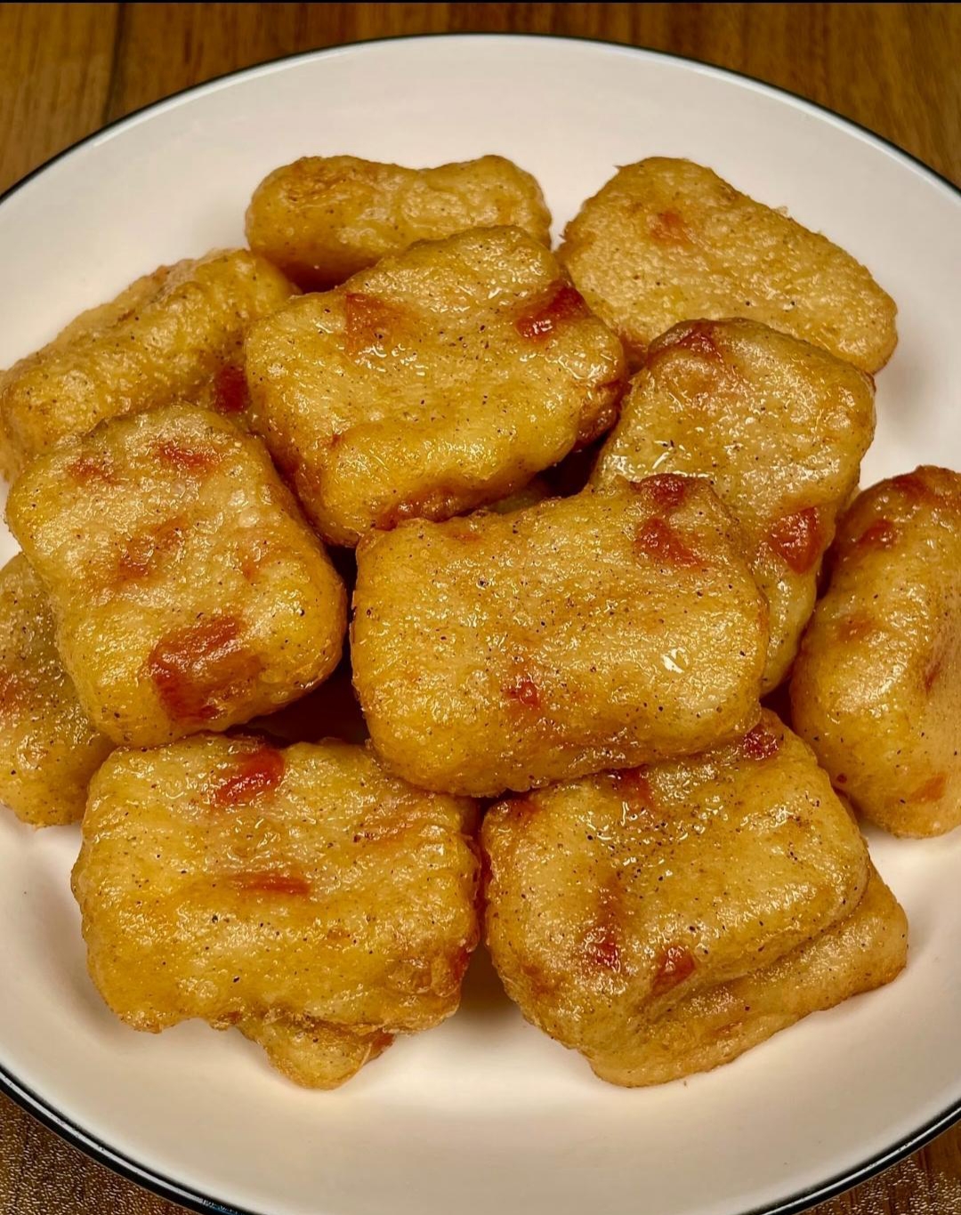 藏在里面的火腿丁每口都能咬到咸香和薯香在嘴里满溢趁热吃更是绝了
