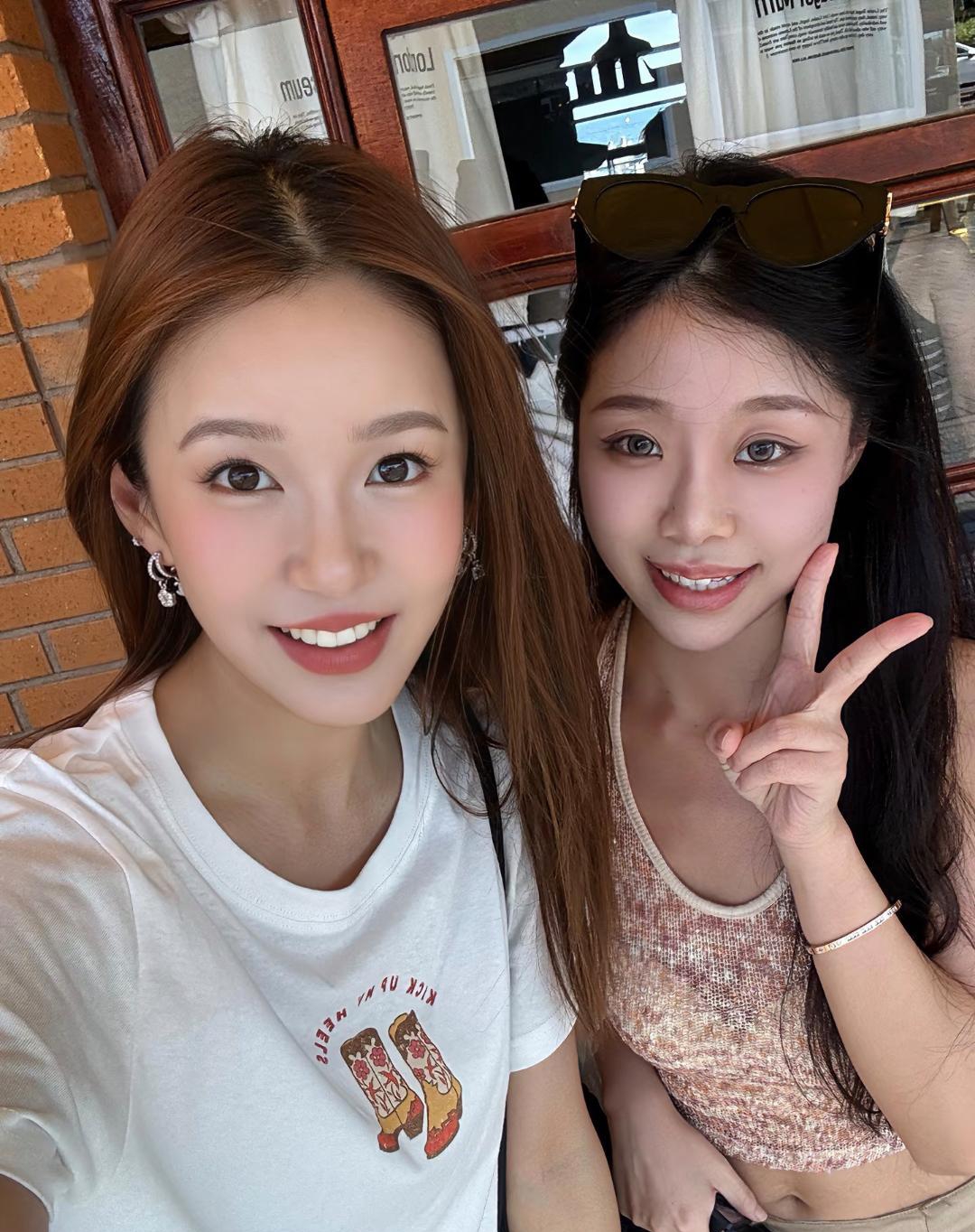 陈赫老婆张子萱在杭州街头被偶遇她穿着简单的白色上衣皮肤好白脸