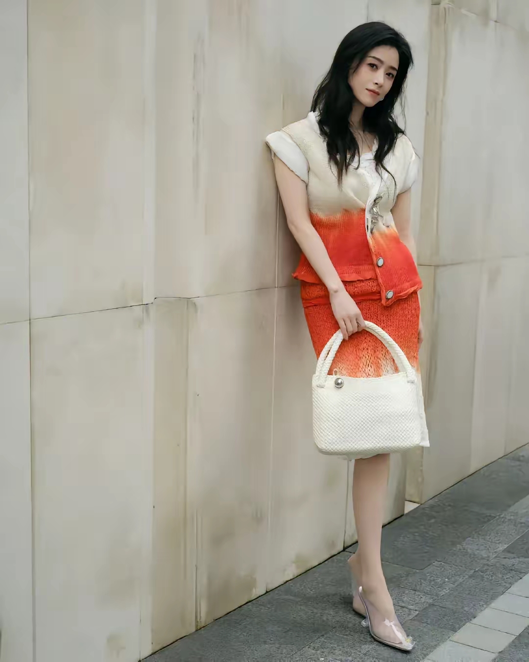 蒋欣晒春日穿搭,美炸了