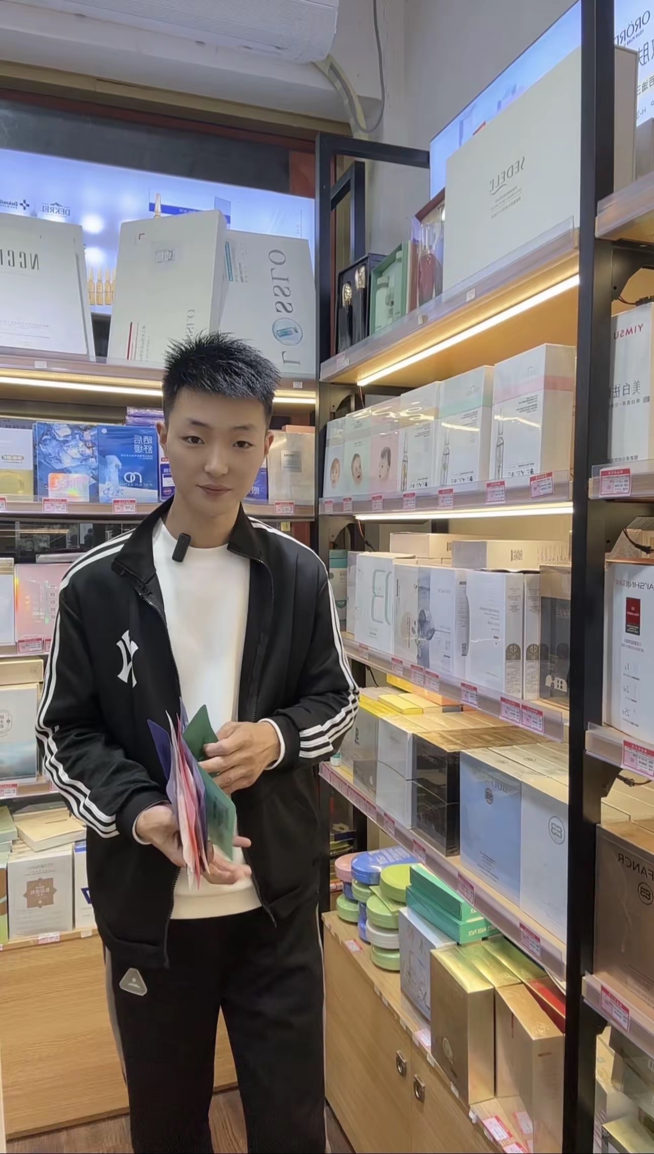 王威在义乌广州,非常有名气,主要分享关于 化妆品行业 的内容