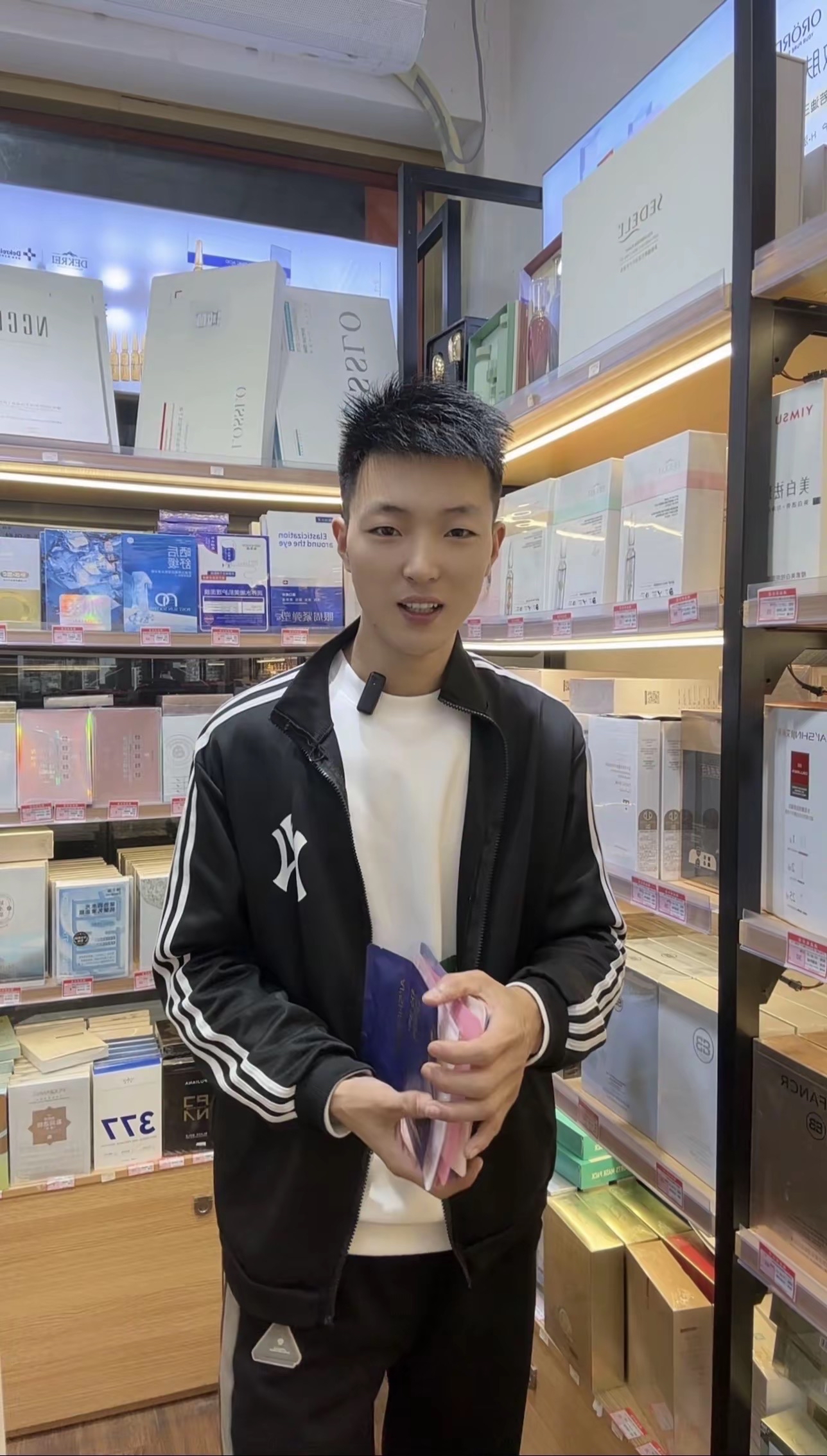 王威在义乌广州,非常有名气,主要分享关于 化妆品行业 的内容