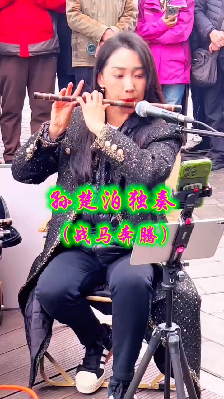 竹笛演奏家孙楚泊紫竹院独奏