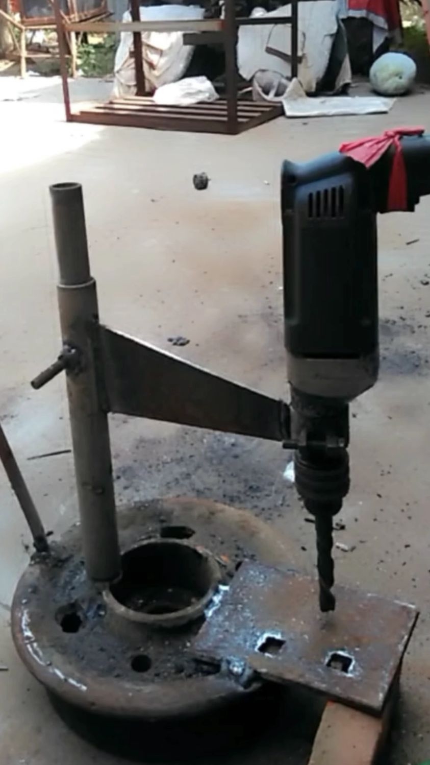 利用废料制作小型台钻
