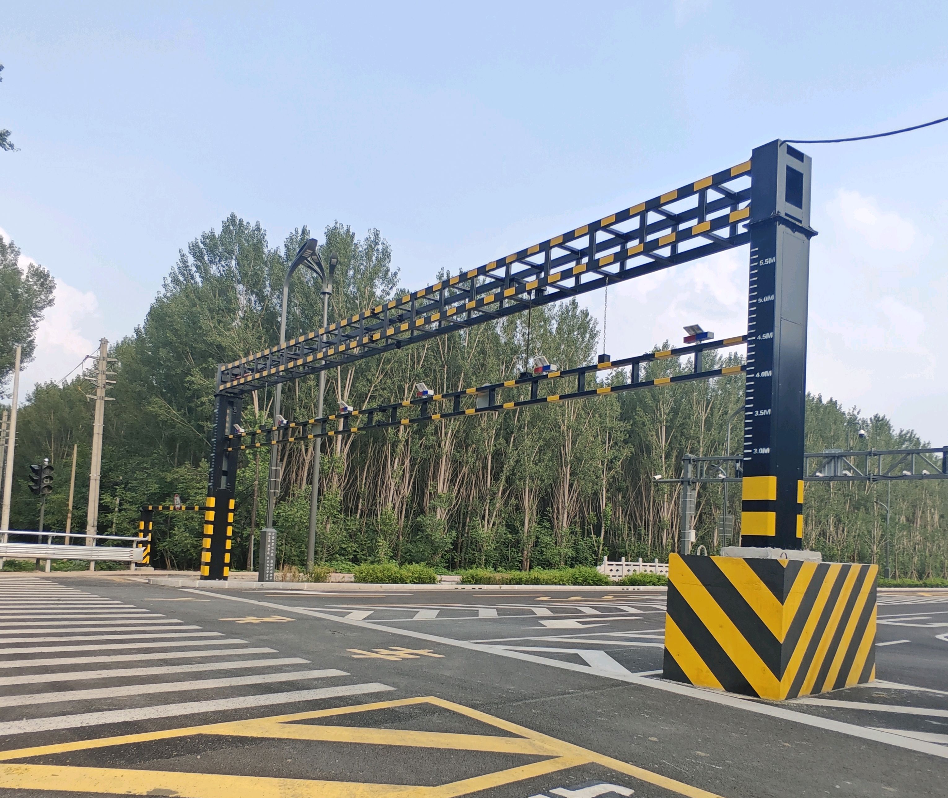 升降限高架限高杆生产厂家,认准山东聚腾液压设备有限公司