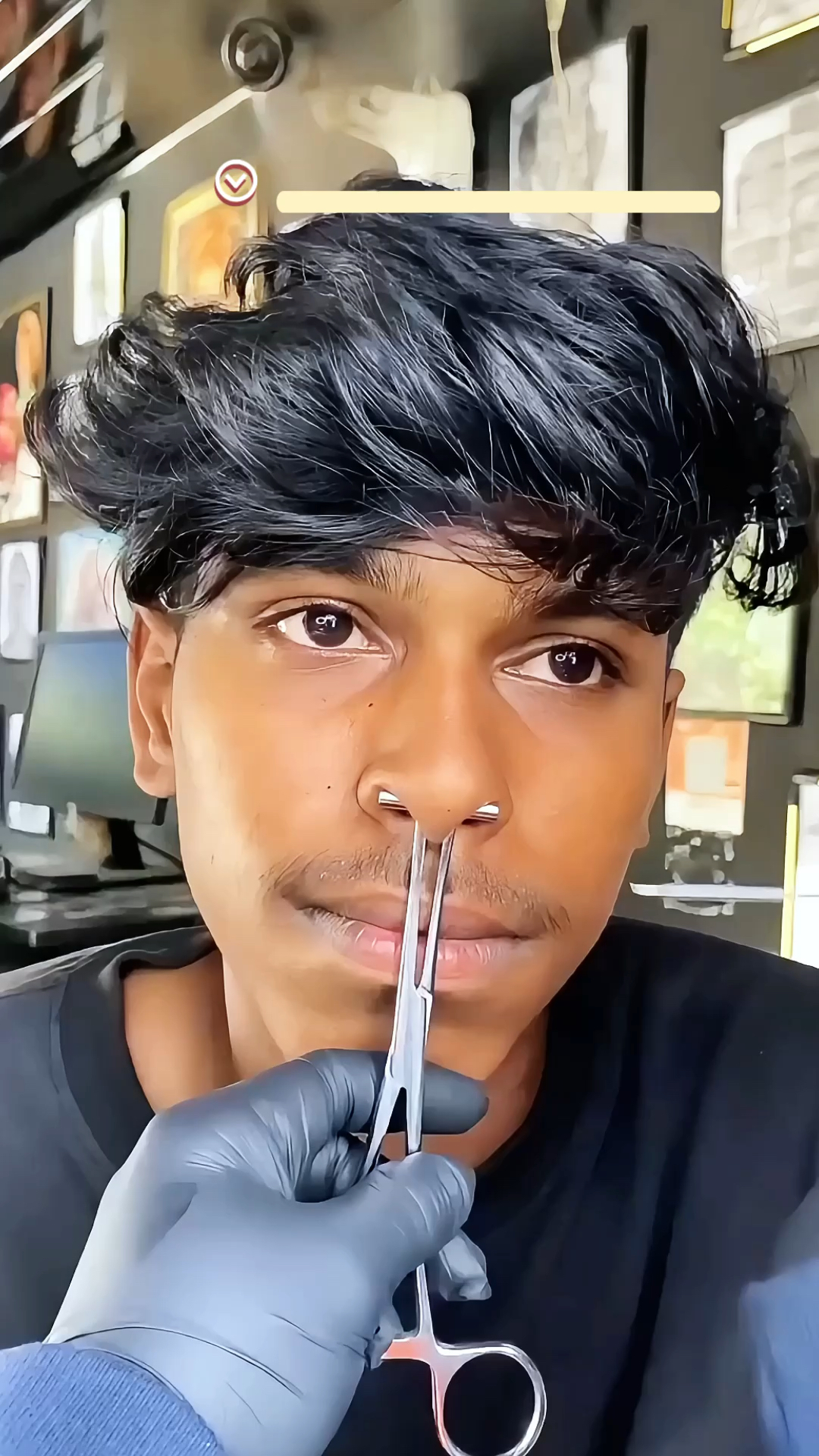 国外小哥分享生活,记录自己打鼻环的过程