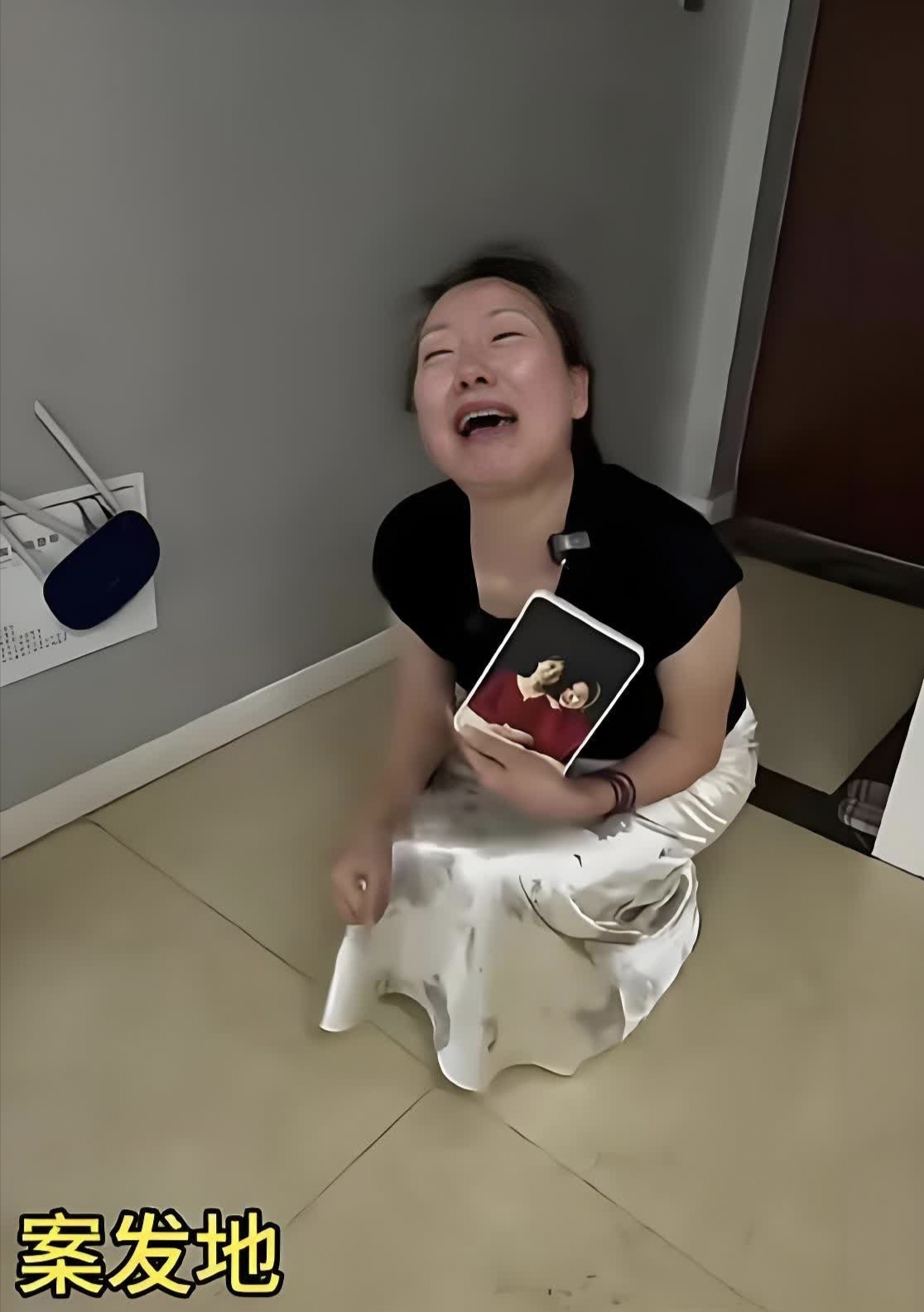 为了保全和女儿的回忆,她忍着丧女之痛打工,因为