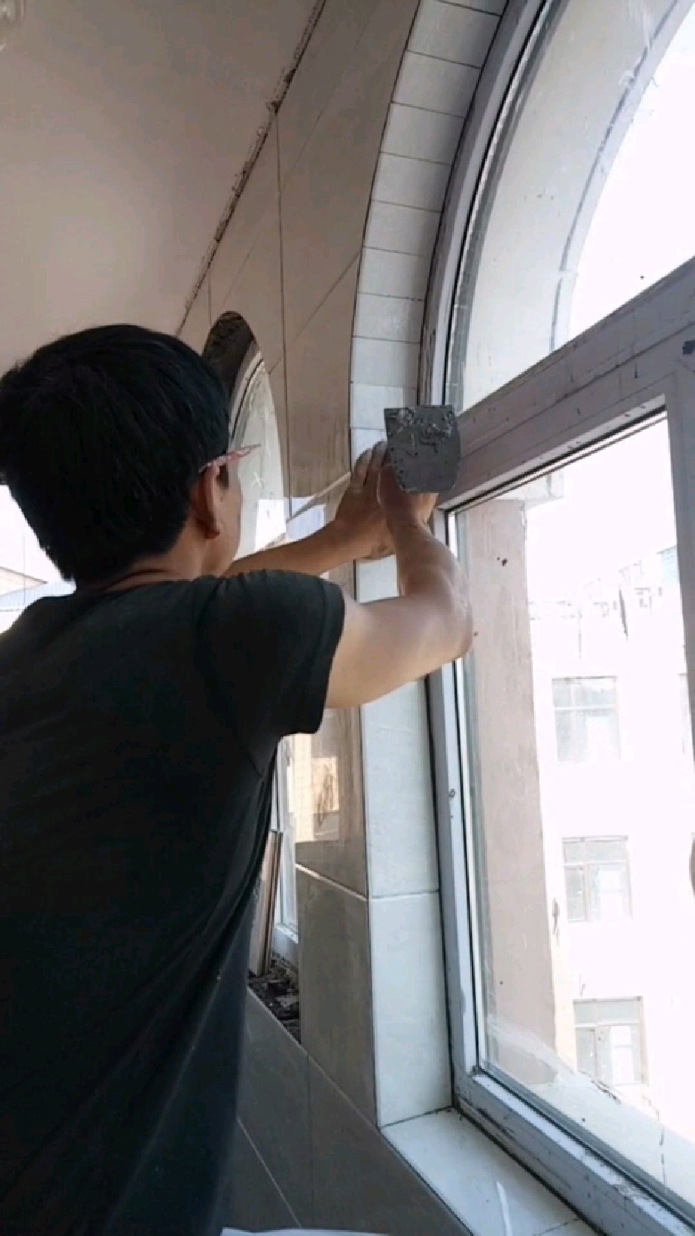 专业贴瓷砖#圆弧窗瓷砖铺贴技术分享