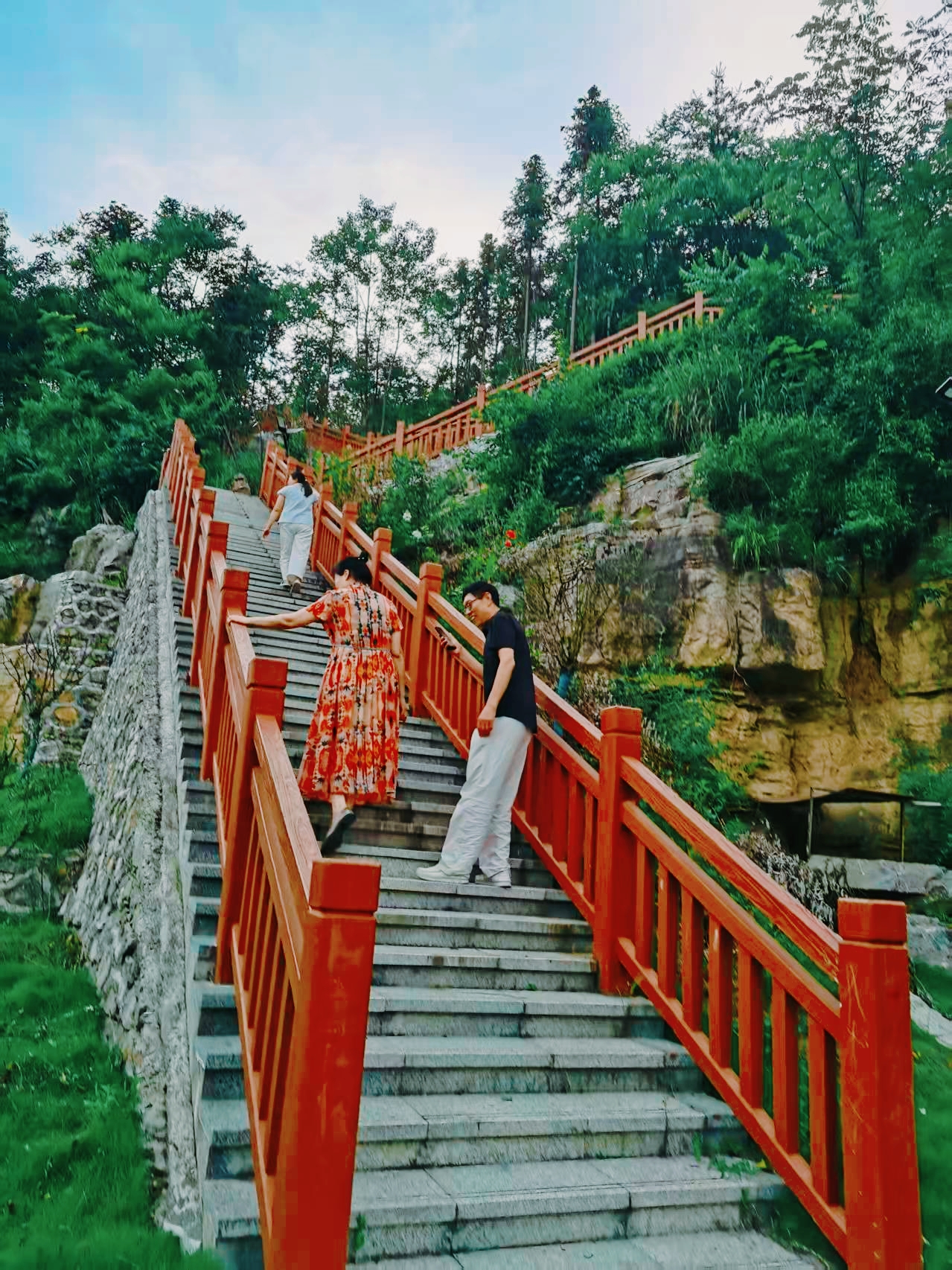 来我的城市避暑#在盛夏季节,湖北建始花坪平均温度25度,是不可多得的