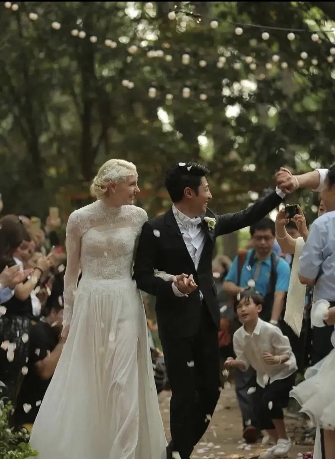 撒贝宁用一场婚礼告诉你,央视名嘴撒起糖来能甜到齁!