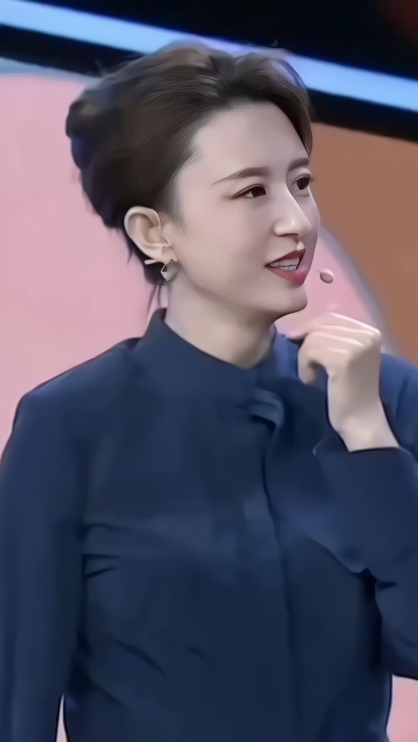 张蕾气质迷人颜值出众