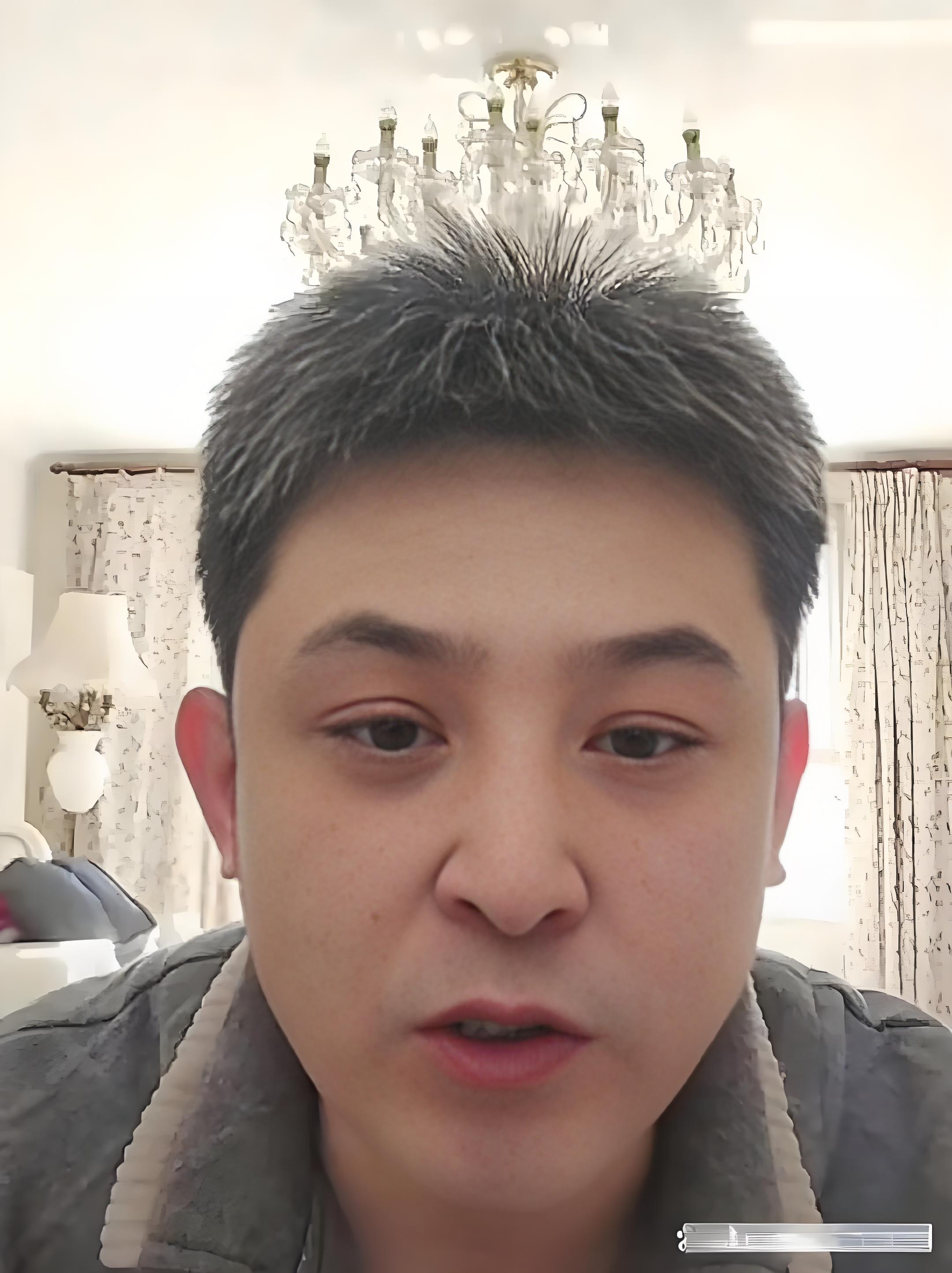 孙涛直播回应有钱吗吃大葱卷饼就很幸福 演员孙涛开直播时有网