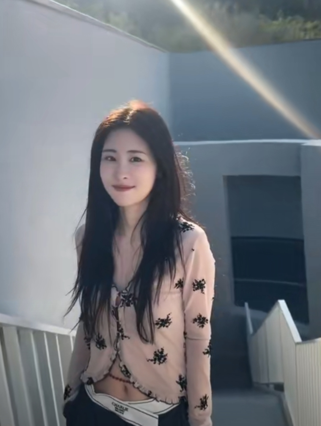 张碧晨今天发视频晒过年日常果然女儿是妈妈的小棉袄