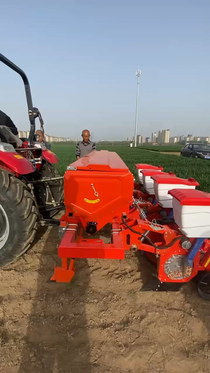 新款4行电驱玉米播种机