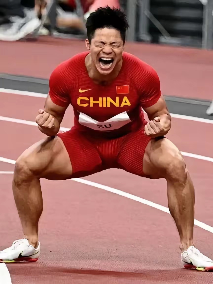 女生恨没能早点遇到他.据说,苏炳添的老婆和他是从校园到婚纱