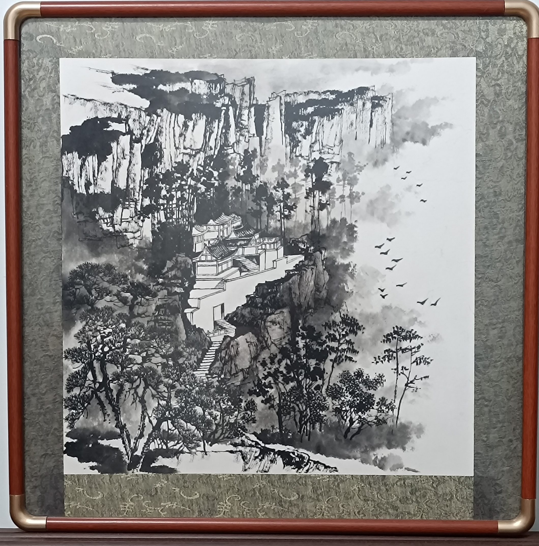 枯笔皴开壁立峋松根嵌缝老龙鳞石阶引径通云舍墨韵分层次壑春