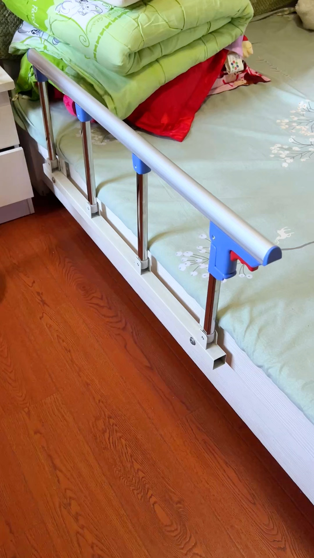 家用折叠免打孔老人儿童防摔围栏床护栏起床扶手